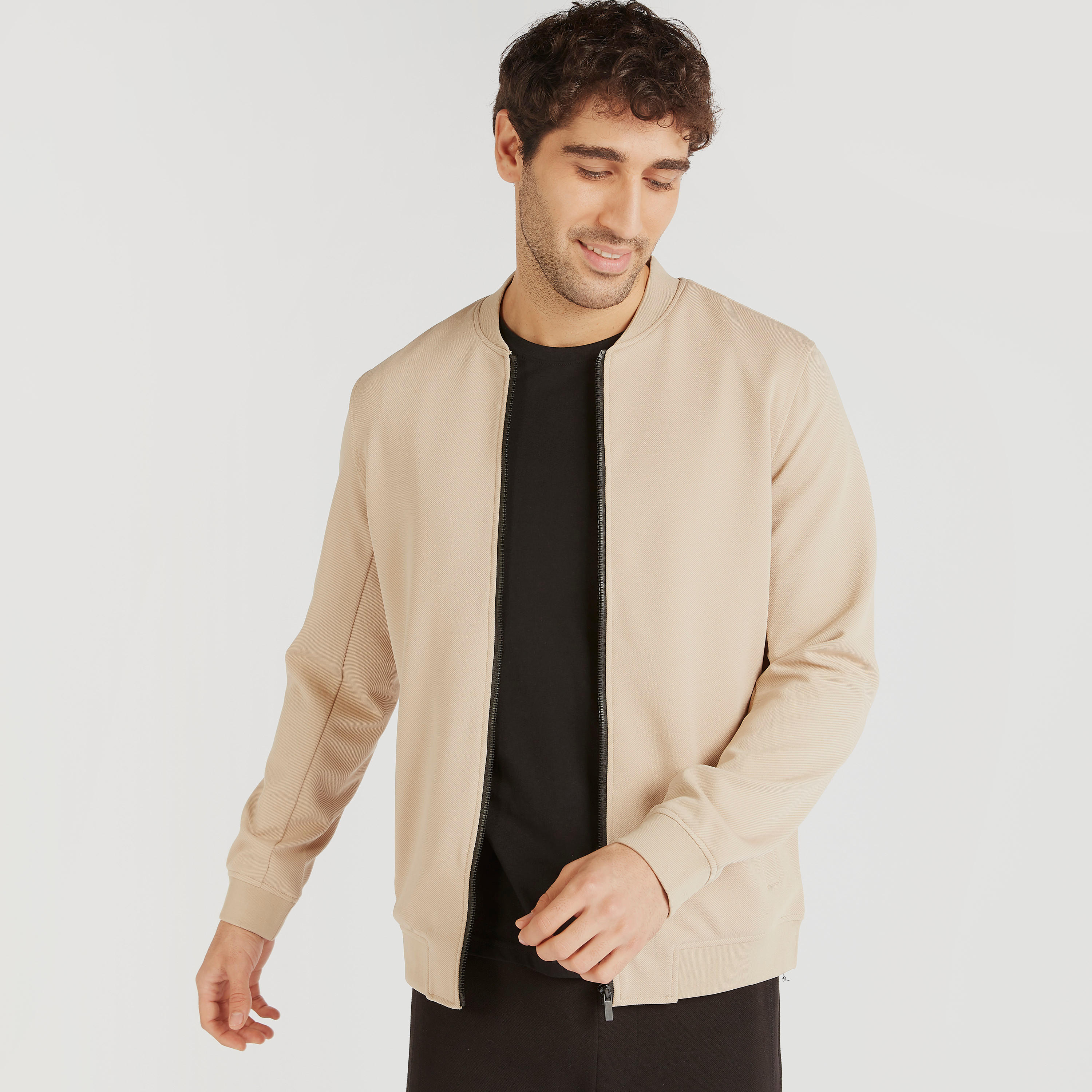 جاكيت بومبر سادة بسحاب وأكمام طويلة وجيوب-men-clothing-jacketsandblazers-jackets-image-5