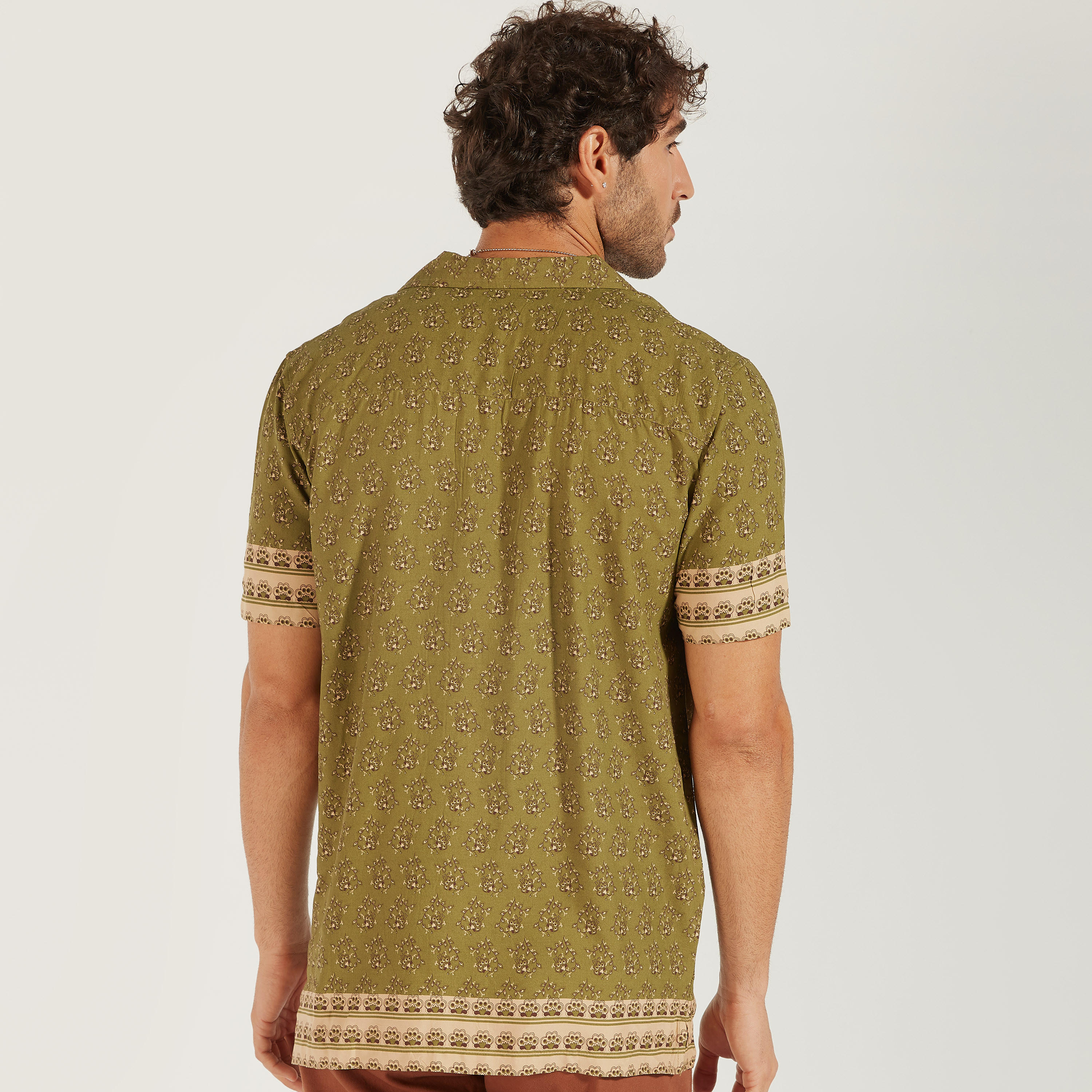 قميص بأكمام قصيرة وطبعات من لي كوبر-men-clothing-shirts-image-2