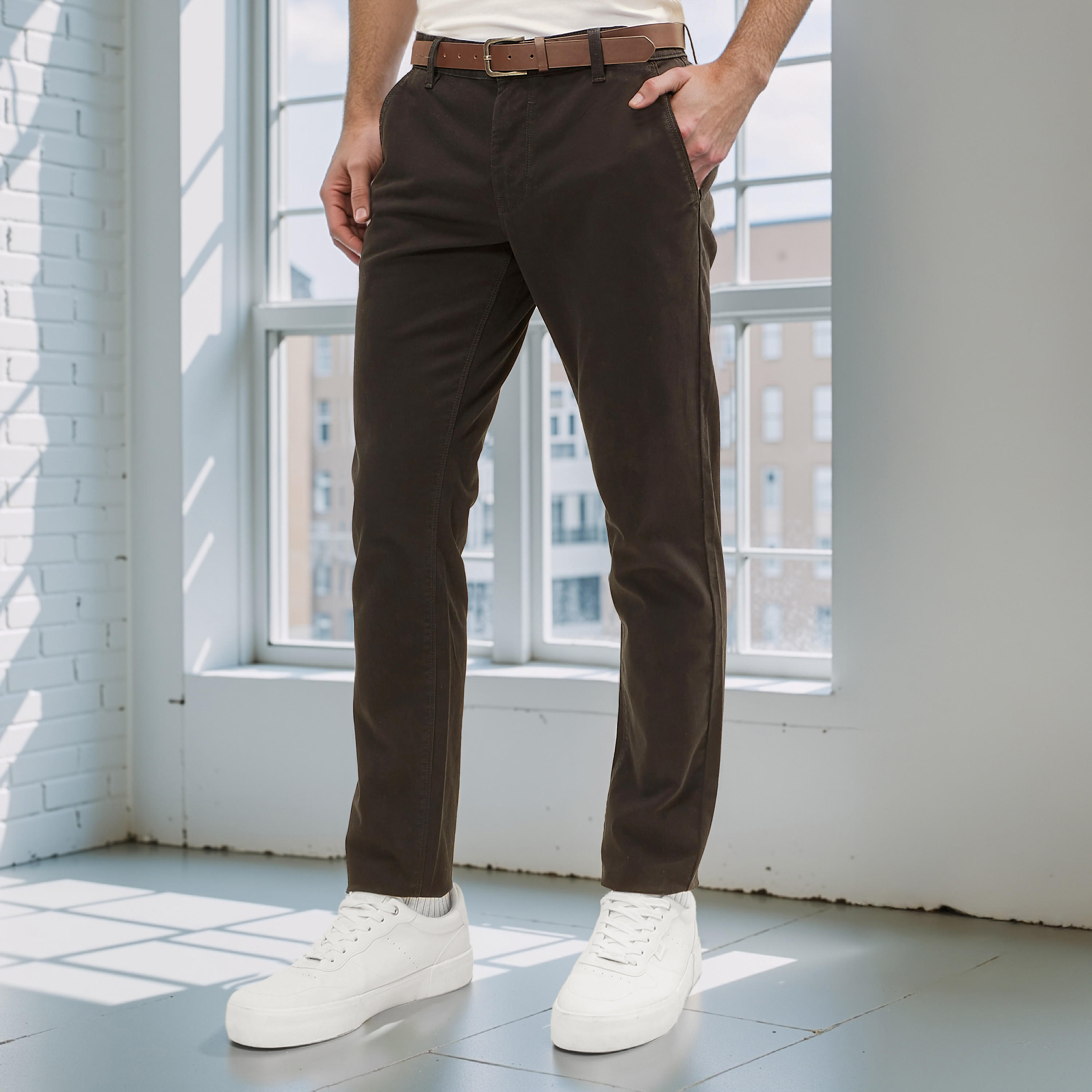 بنطلون شينو مع حزام إغلاق بإبزيم بدبوس-men-clothing-bottoms-trousersandchinos-chinos-image-1