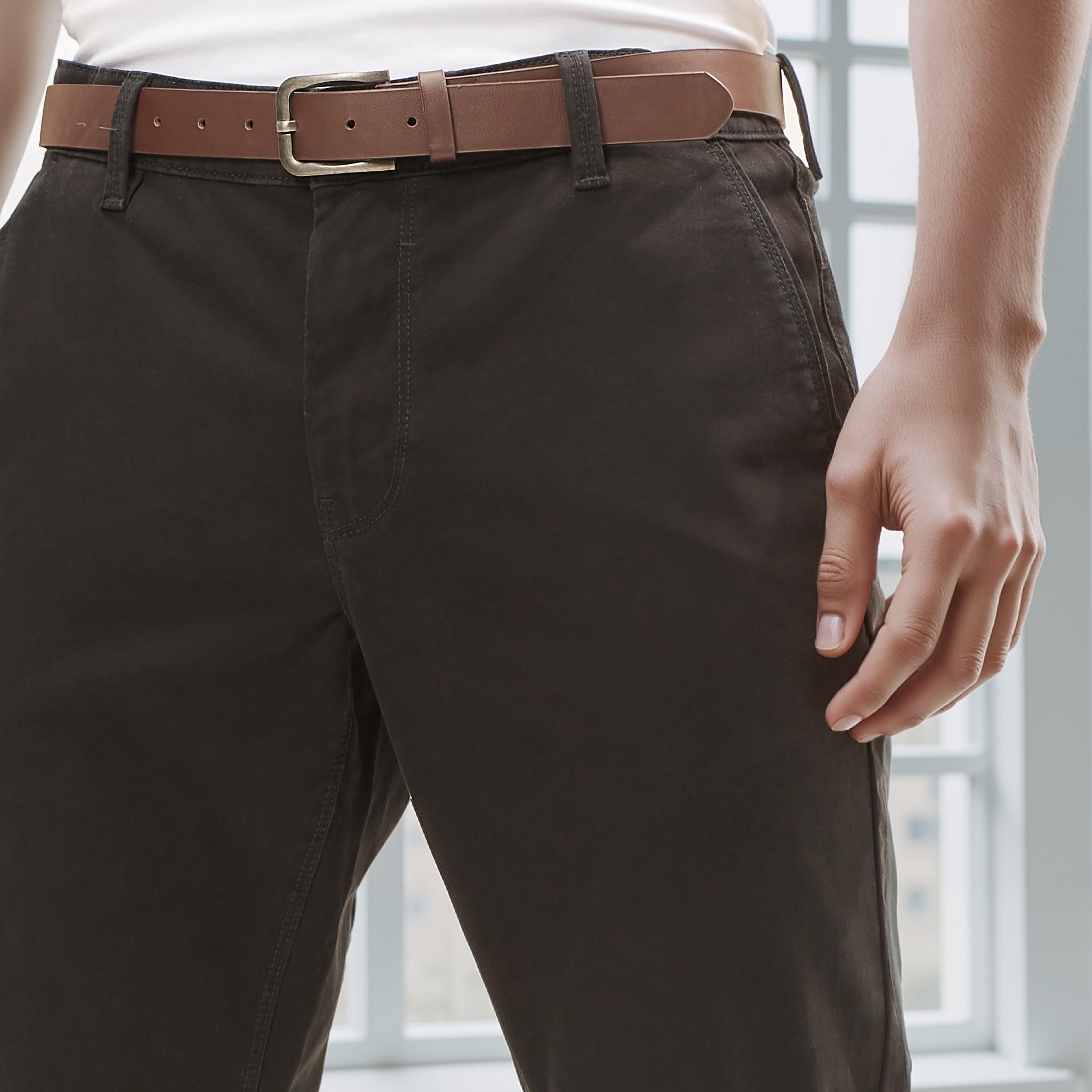 بنطلون شينو مع حزام إغلاق بإبزيم بدبوس-men-clothing-bottoms-trousersandchinos-chinos-image-4
