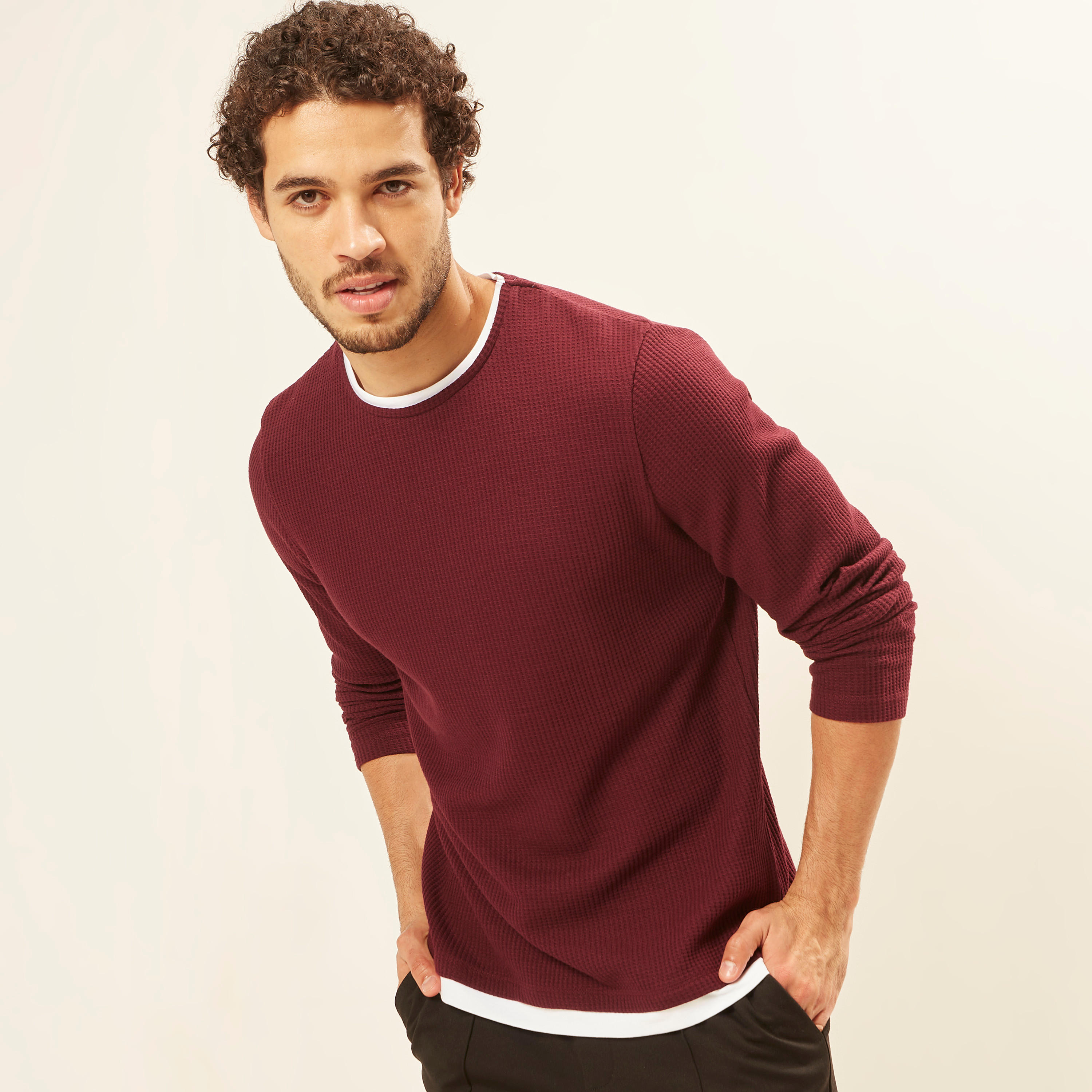 سويت شيرت بارز الملمس بياقة ضيّقة وأكمام طويلة-men-winterwear-hoodiesandsweatshirts-image-1