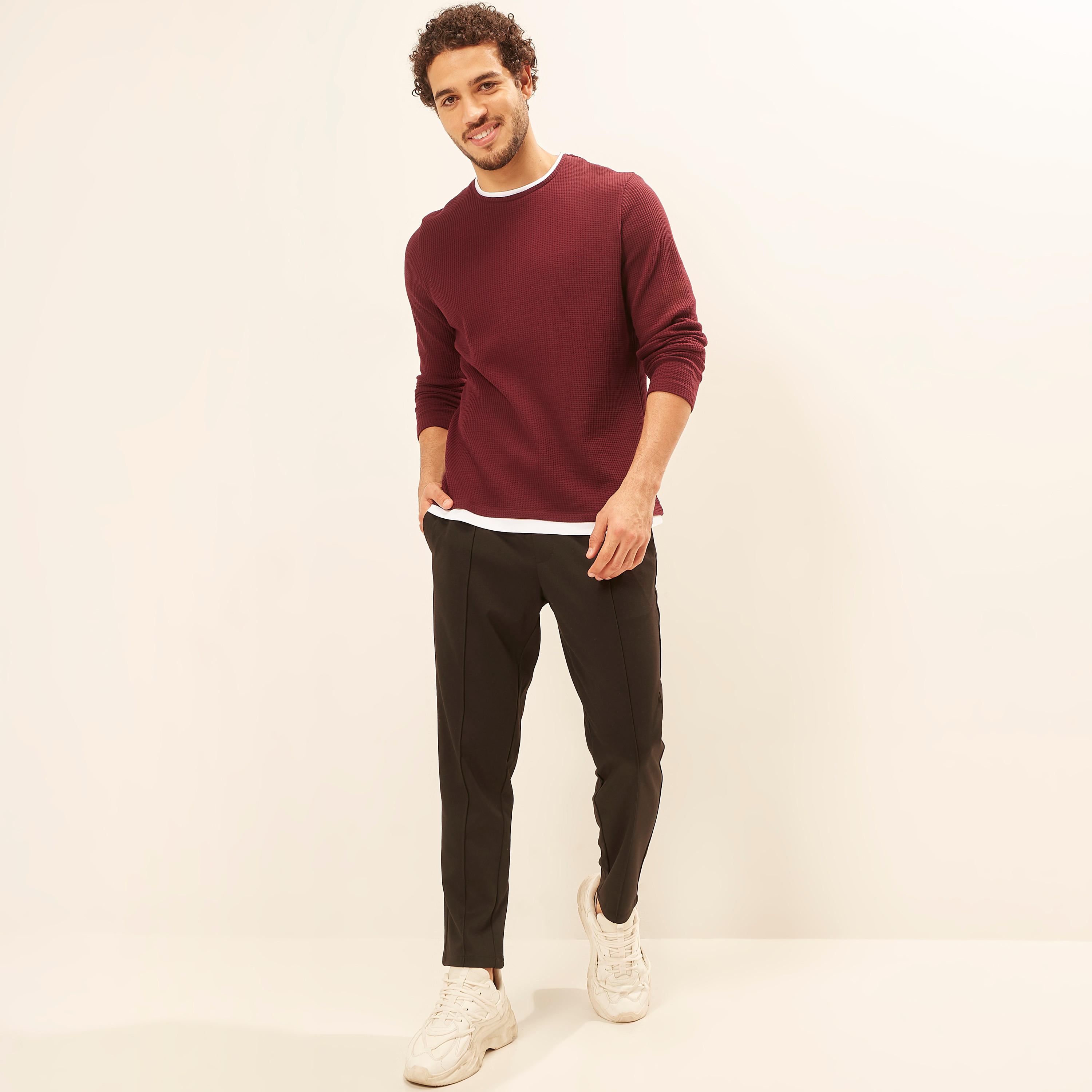 سويت شيرت بارز الملمس بياقة ضيّقة وأكمام طويلة-men-winterwear-hoodiesandsweatshirts-image-2