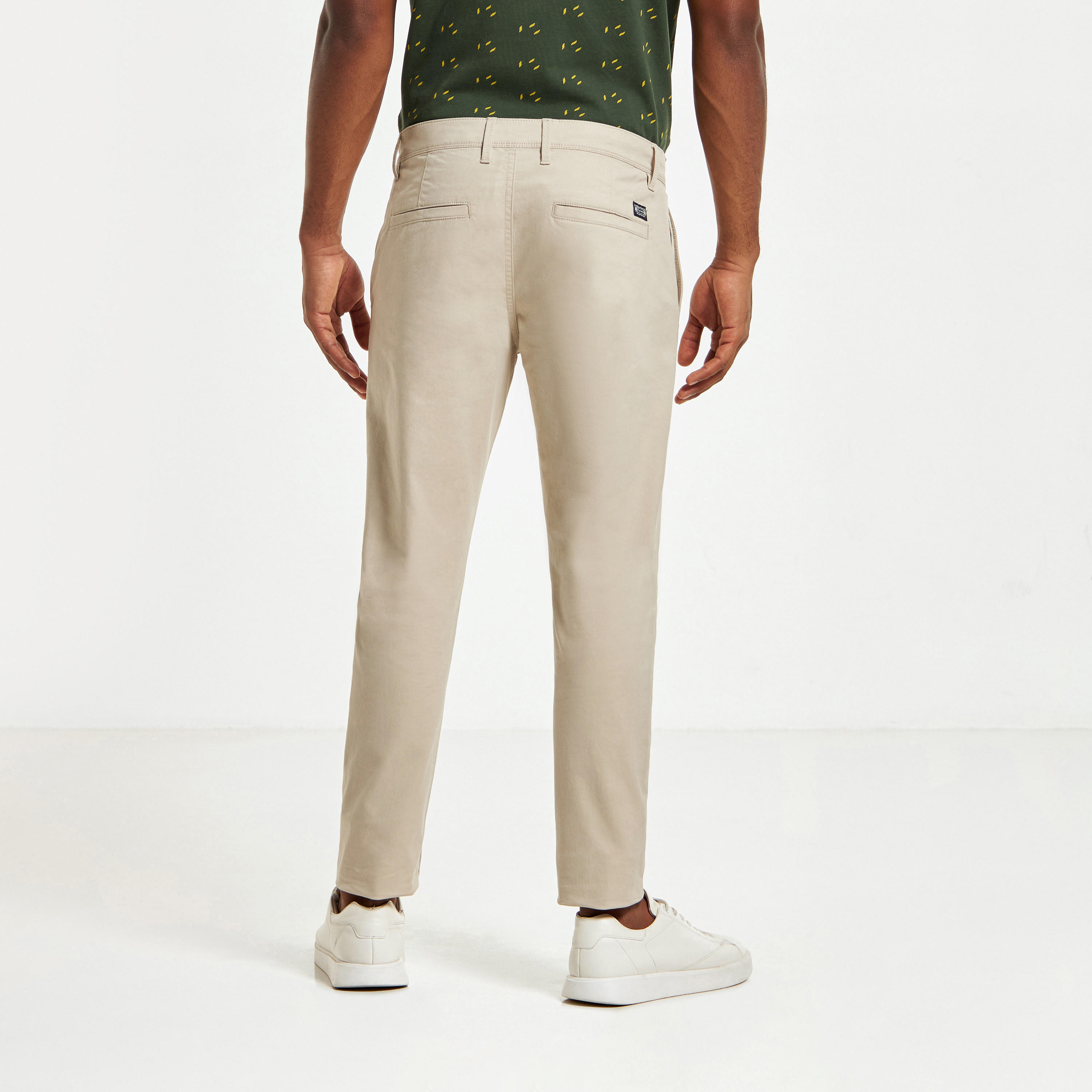 بنطلون بخصر متوسط الارتفاع وزر إغلاق وجيوب-men-clothing-bottoms-trousersandchinos-trousers-image-4