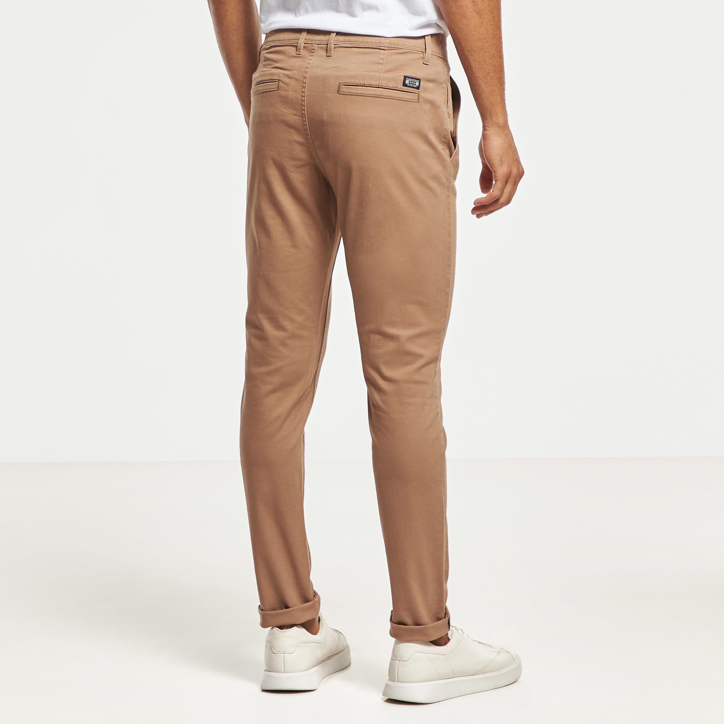 بنطلون شينو بقصّة عادية وجيوب وزر إغلاق-men-clothing-bottoms-trousersandchinos-chinos-image-11