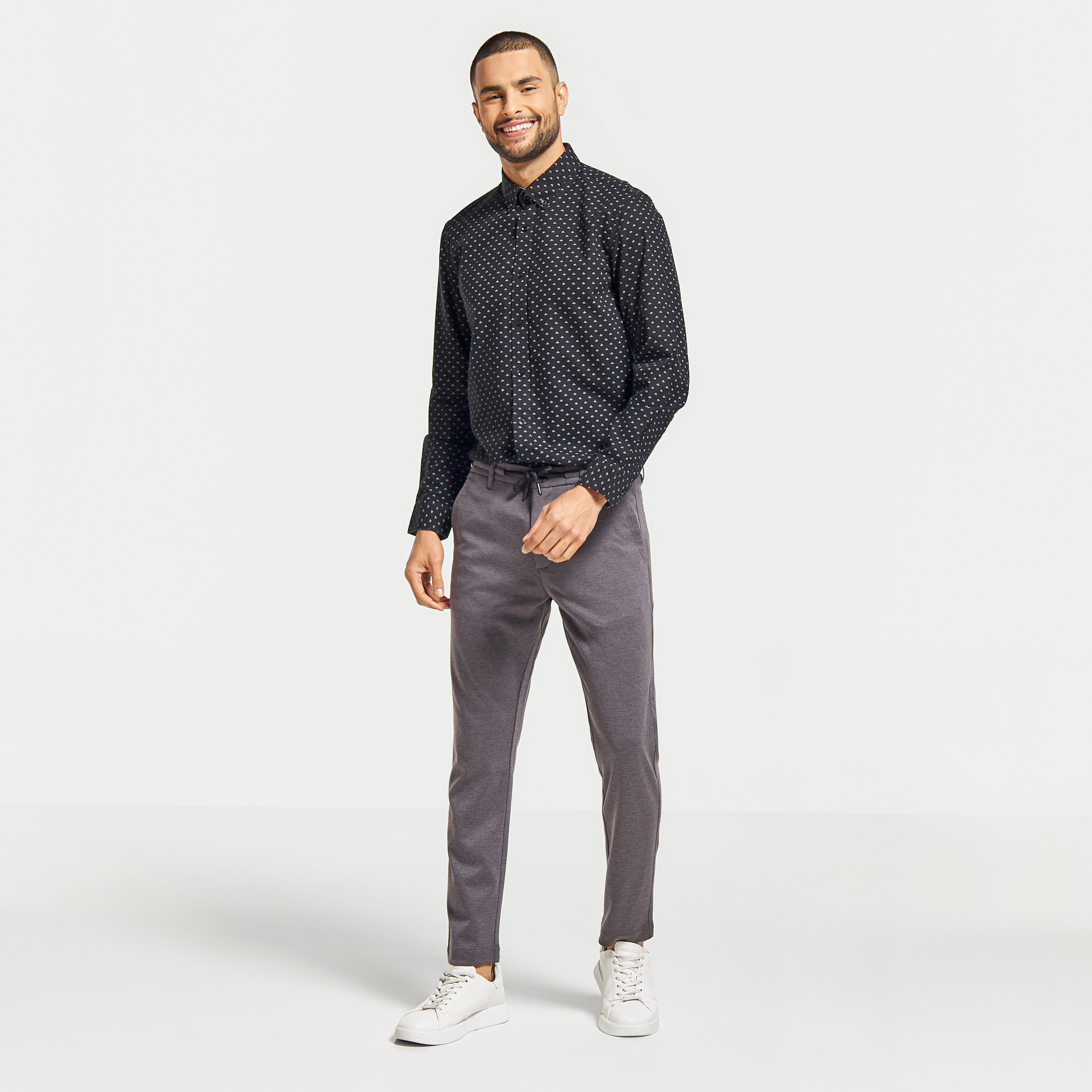 قميص أكسفورد بأكمام طويلة وأزرار وطبعات-men-clothing-shirts-image-2