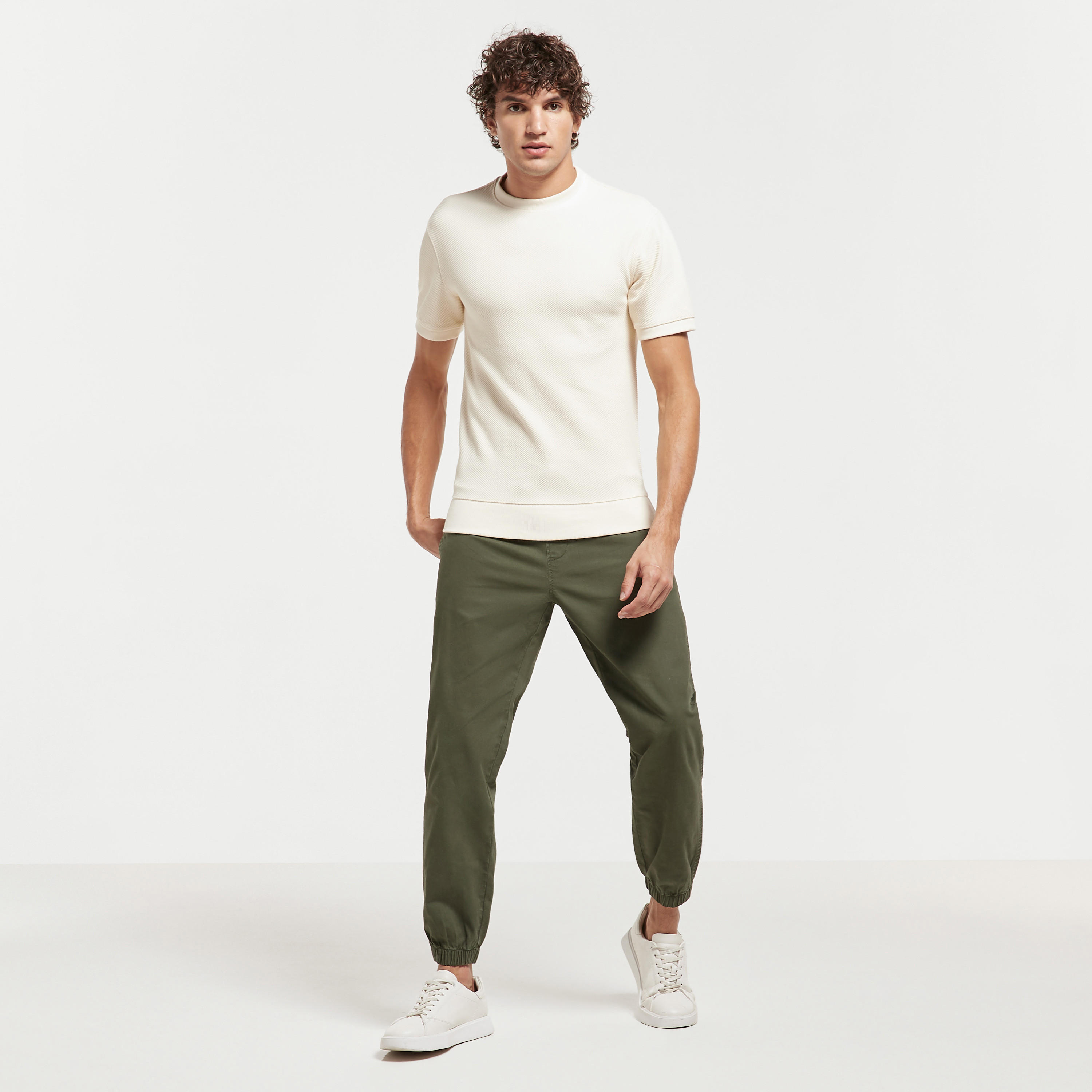 بنطلون رياضي سادة برباط إغلاق وجيوب-men-clothing-bottoms-joggers-image-3