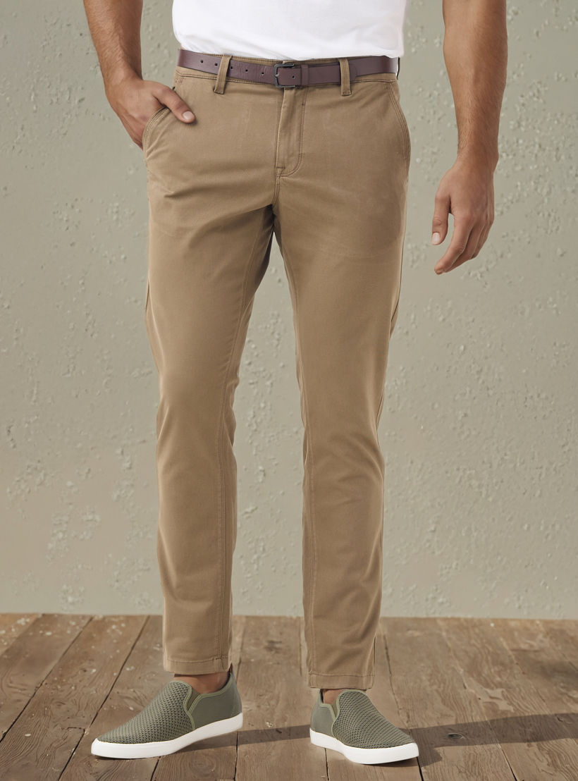 بنطلون تشينو بقصة ضيقة مع إغلاق بأزرار وجيوب-men-clothing-bottoms-trousersandchinos-chinos-image-1
