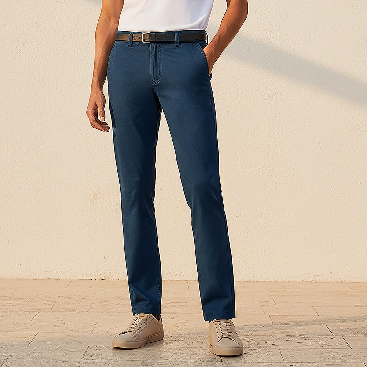 بنطلون تشينو بقصة ضيقة مع إغلاق بأزرار وجيوب-men-clothing-bottoms-trousersandchinos-chinos-image-1