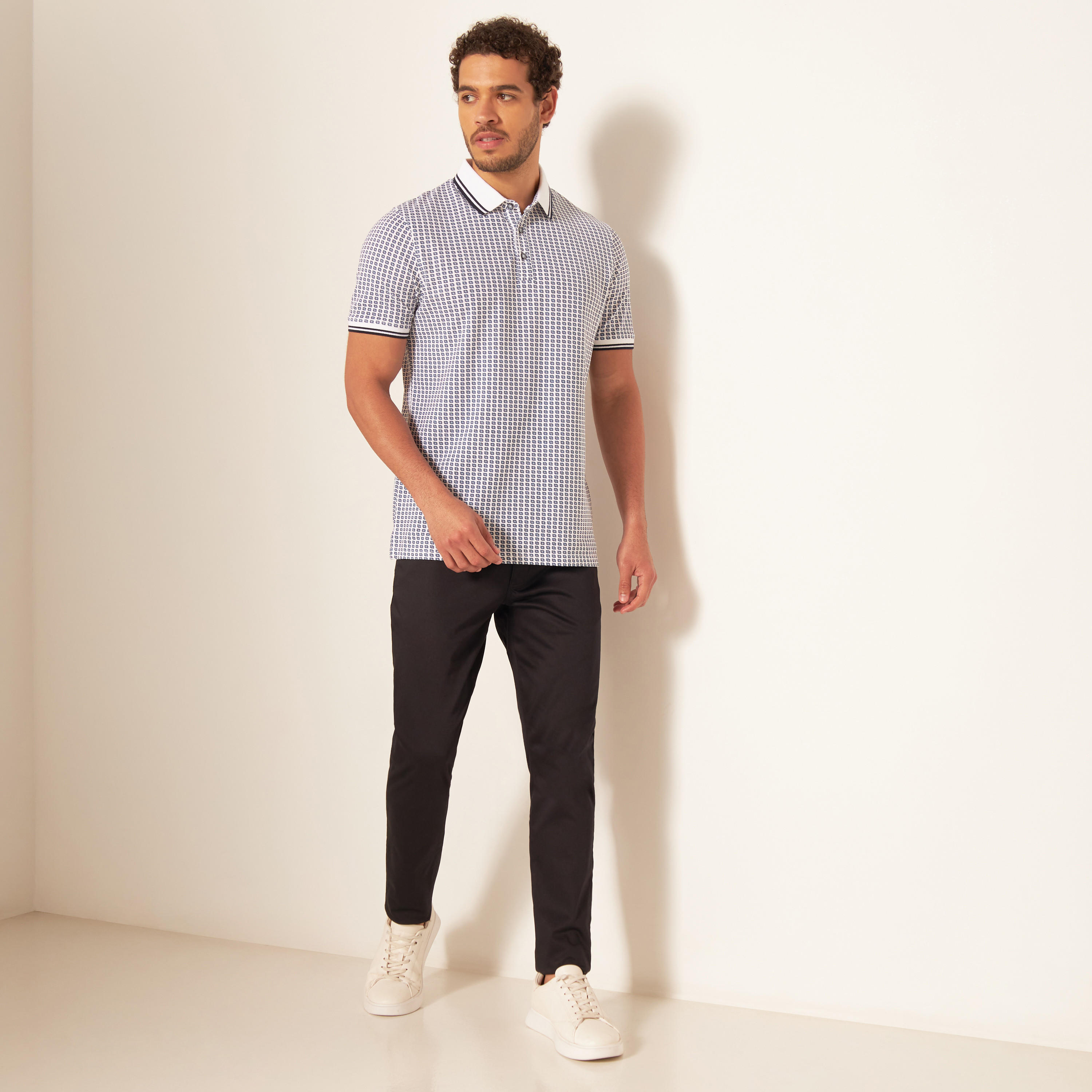 تيشيرت بولو بأكمام قصيرة وأزرار إغلاق وطبعات-men-clothing-tshirtsandpolos-polos-image-2