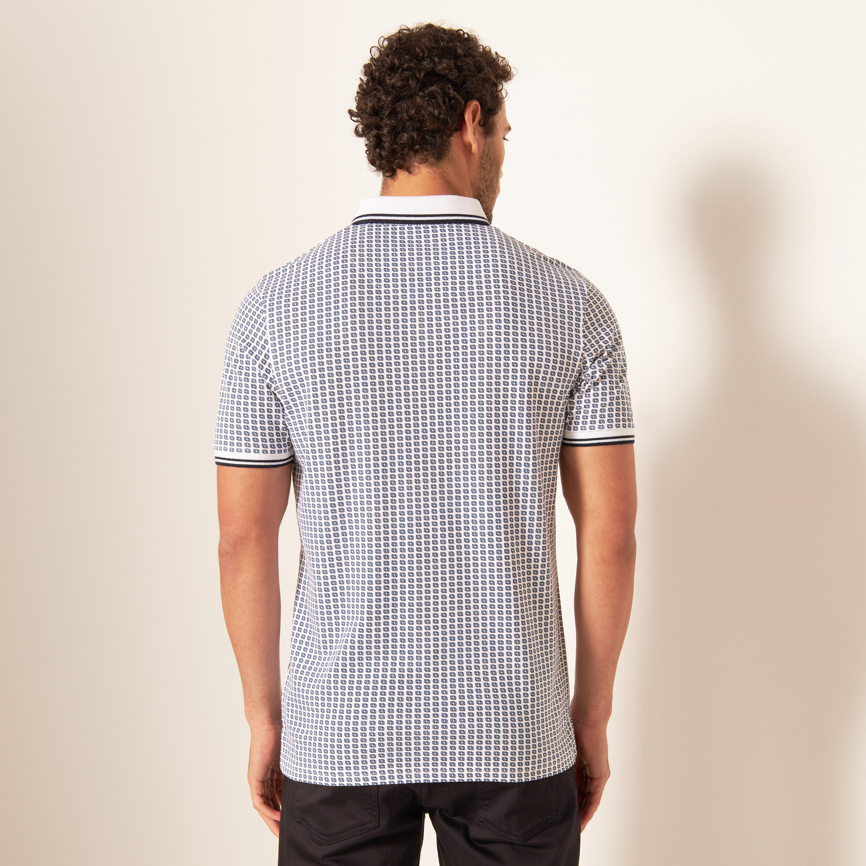 تيشيرت بولو بأكمام قصيرة وأزرار إغلاق وطبعات-men-clothing-tshirtsandpolos-polos-image-3