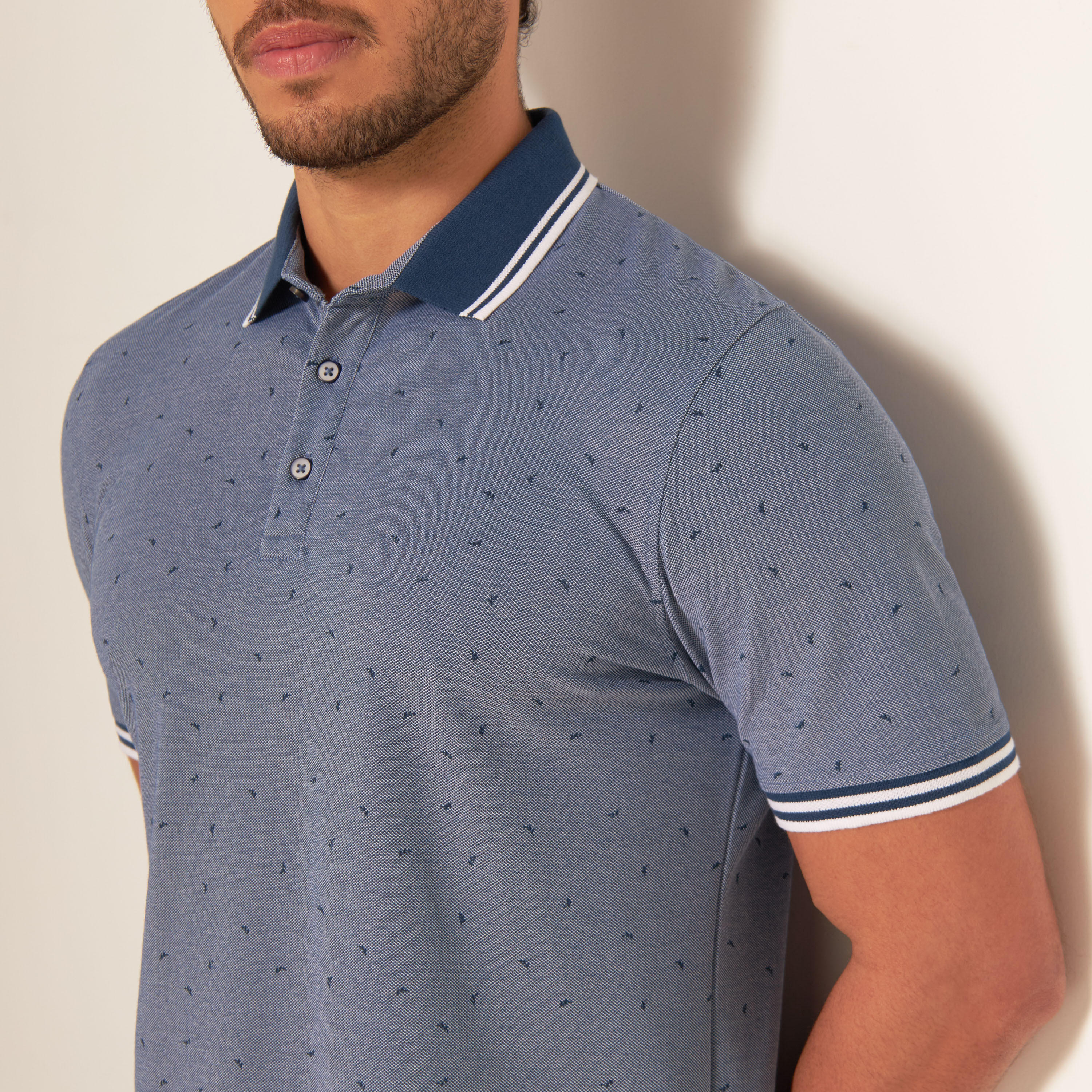 تيشيرت بولو بأكمام قصيرة وأزرار إغلاق وطبعات-men-clothing-tshirtsandpolos-polos-image-4