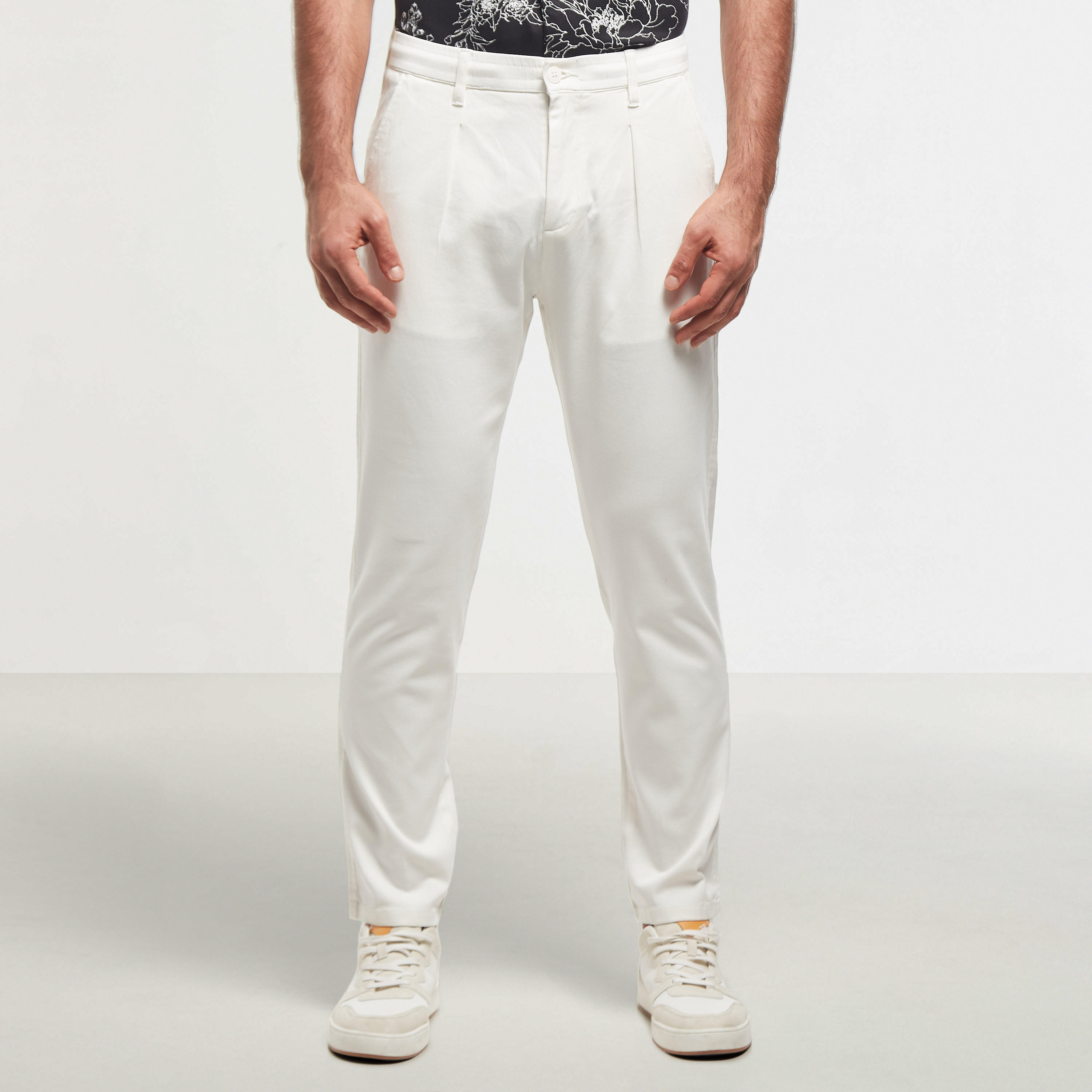 بنطلون سادة بقصة مريحة برباط إغلاق وجيوب-men-clothing-bottoms-trousersandchinos-trousers-image-5