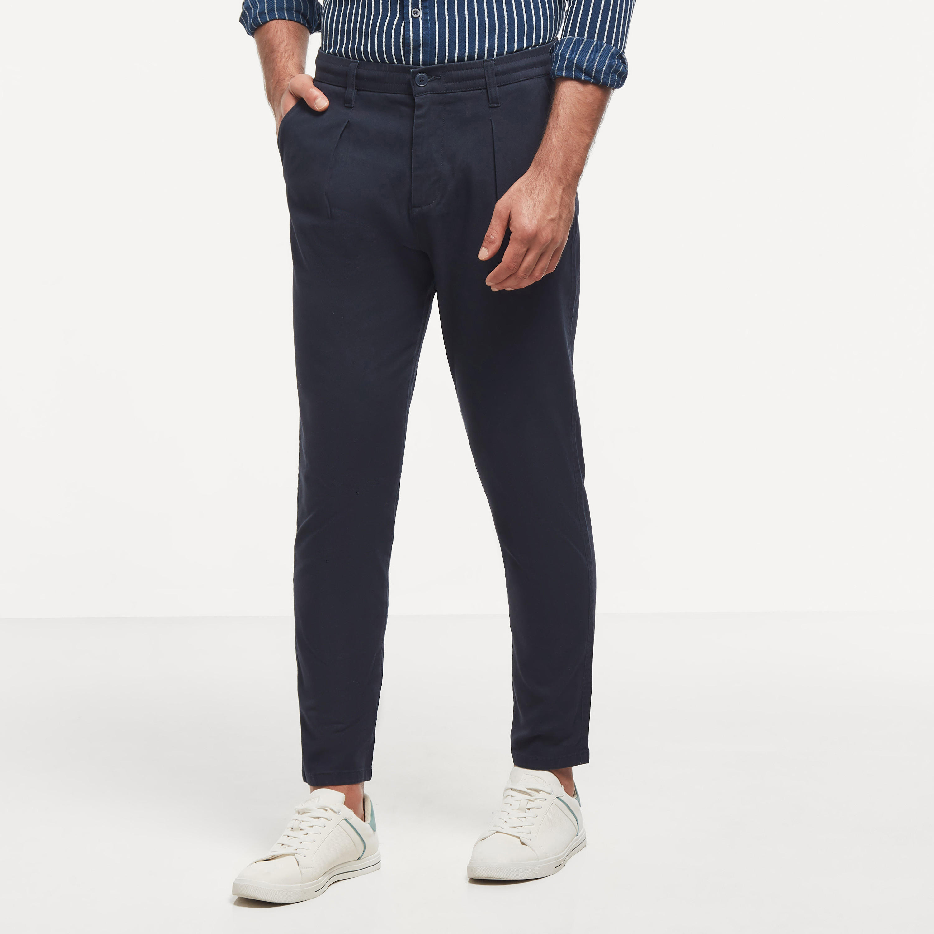 بنطلون سادة بقصة مريحة برباط إغلاق وجيوب-men-clothing-bottoms-trousersandchinos-trousers-image-9
