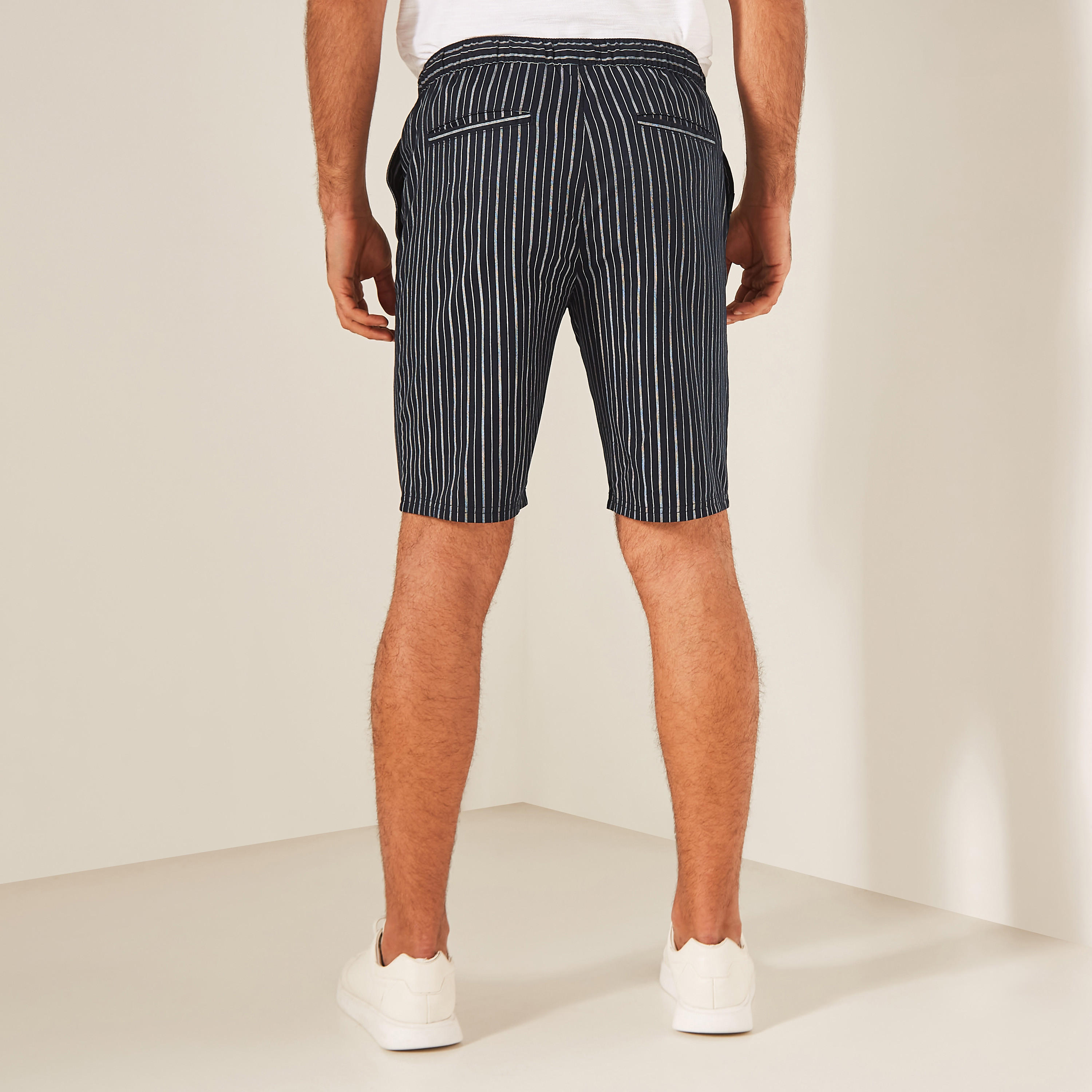 شورت مقلّم برباط إغلاق وجيوب-men-clothing-bottoms-shorts-image-3