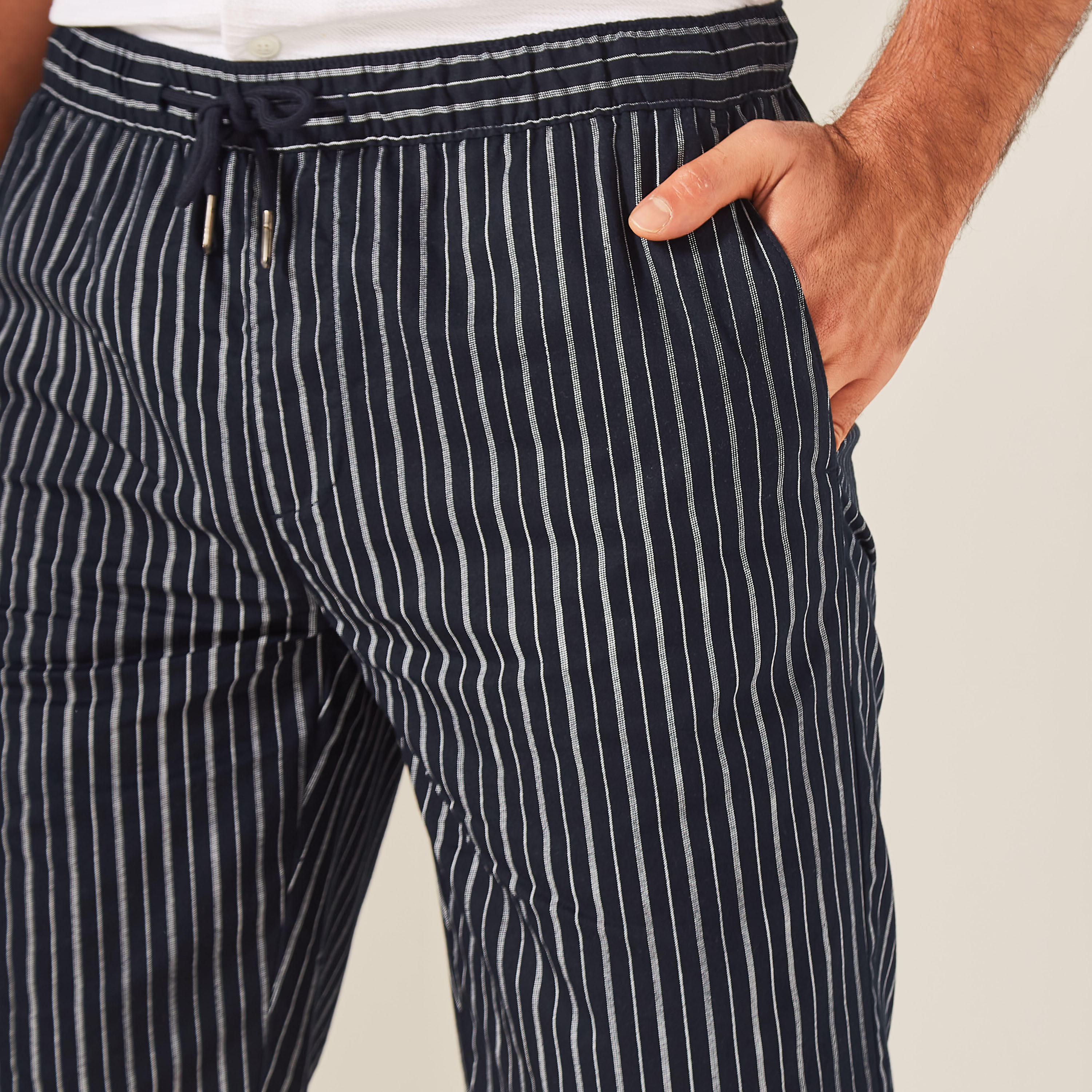 شورت مقلّم برباط إغلاق وجيوب-men-clothing-bottoms-shorts-image-4
