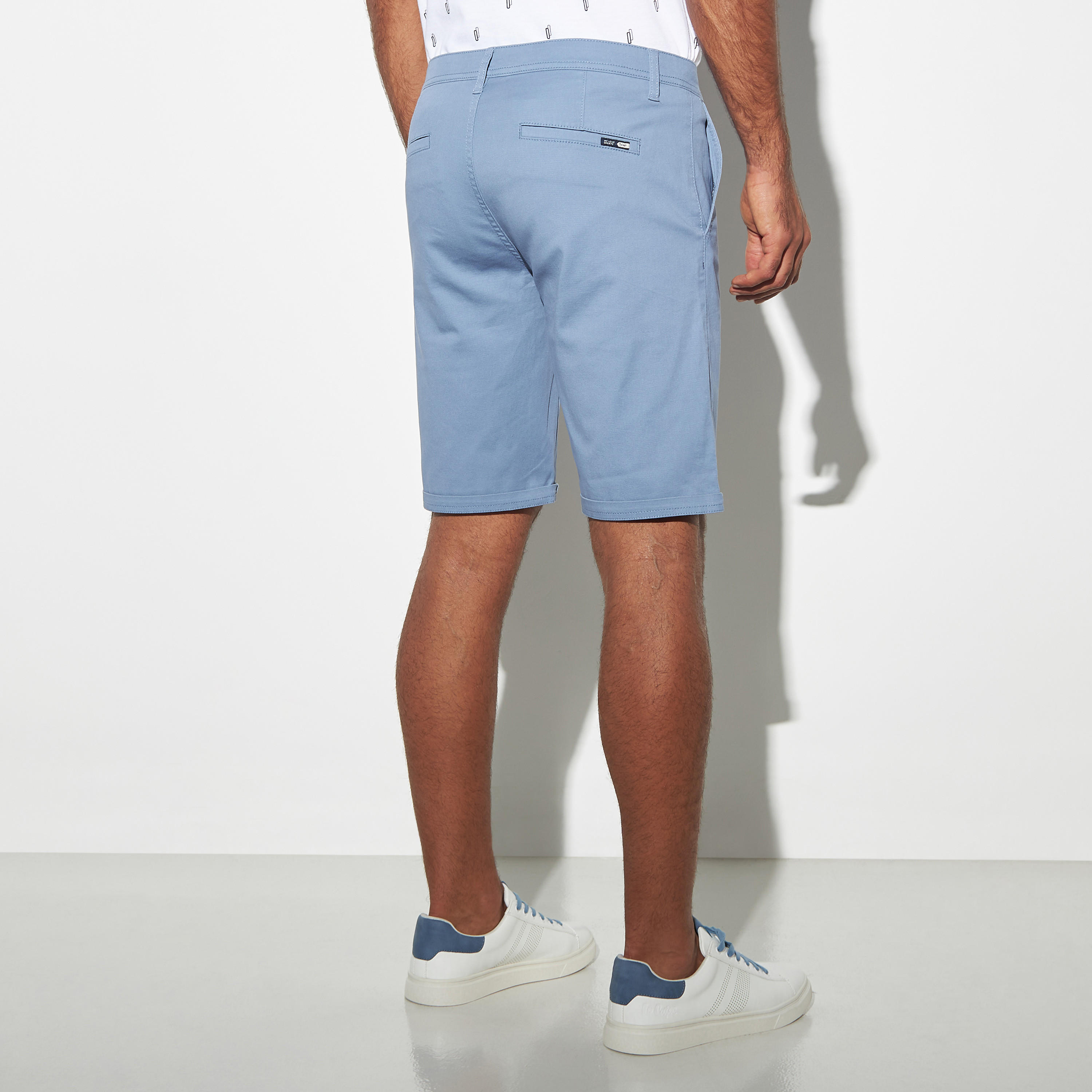 شورت سادة بقصّة عادية وجيوب-men-clothing-bottoms-shorts-image-2