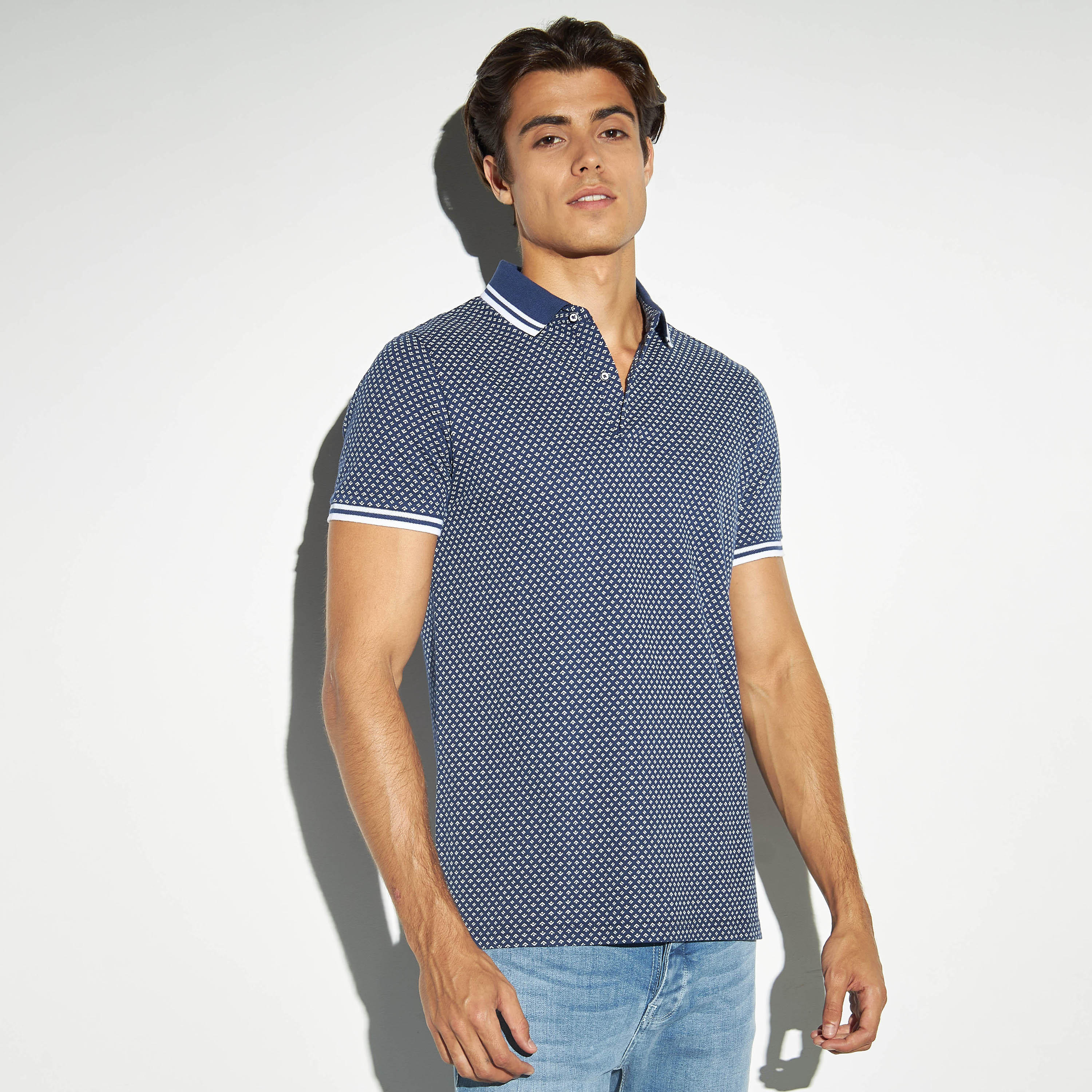 تيشيرت بولو بأكمام قصيرة وطبعات هندسية-men-clothing-tshirtsandpolos-polos-image-1