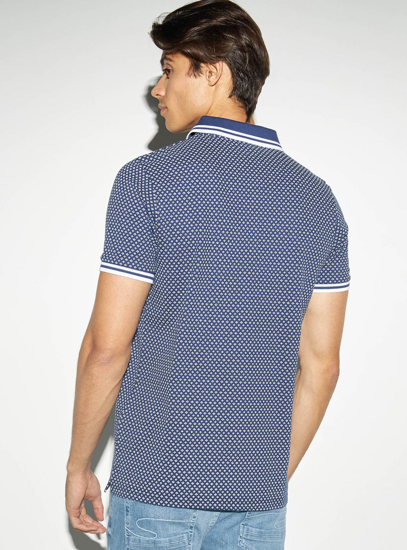 تيشيرت بولو بأكمام قصيرة وطبعات هندسية-men-clothing-tshirtsandpolos-polos-image-3