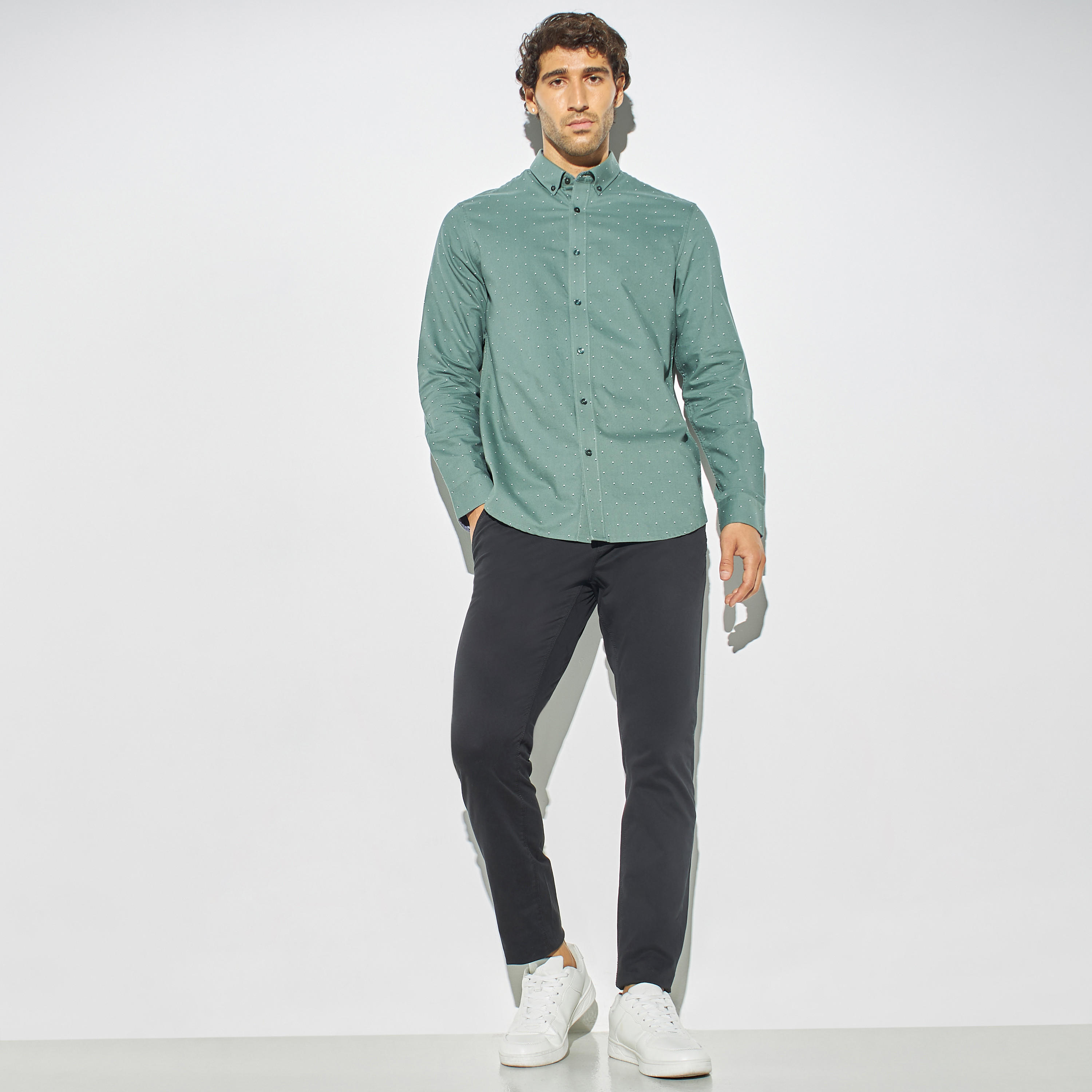 قميص أكسفورد بأكمام طويلة ووصلة أزرار وطبعات-men-clothing-shirts-image-2