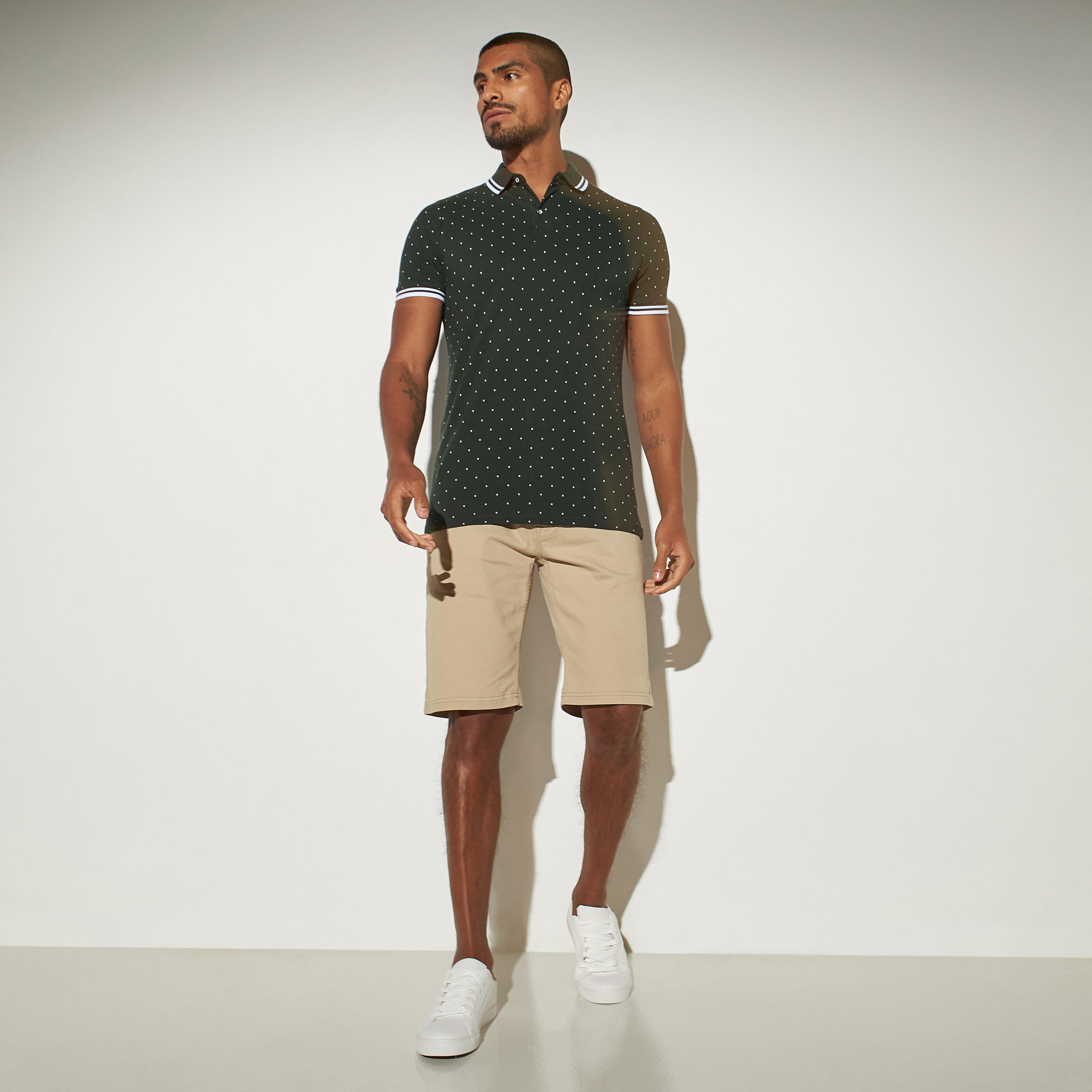 تيشيرت بولو بأكمام قصيرة وطبعات-men-clothing-tshirtsandpolos-polos-image-2