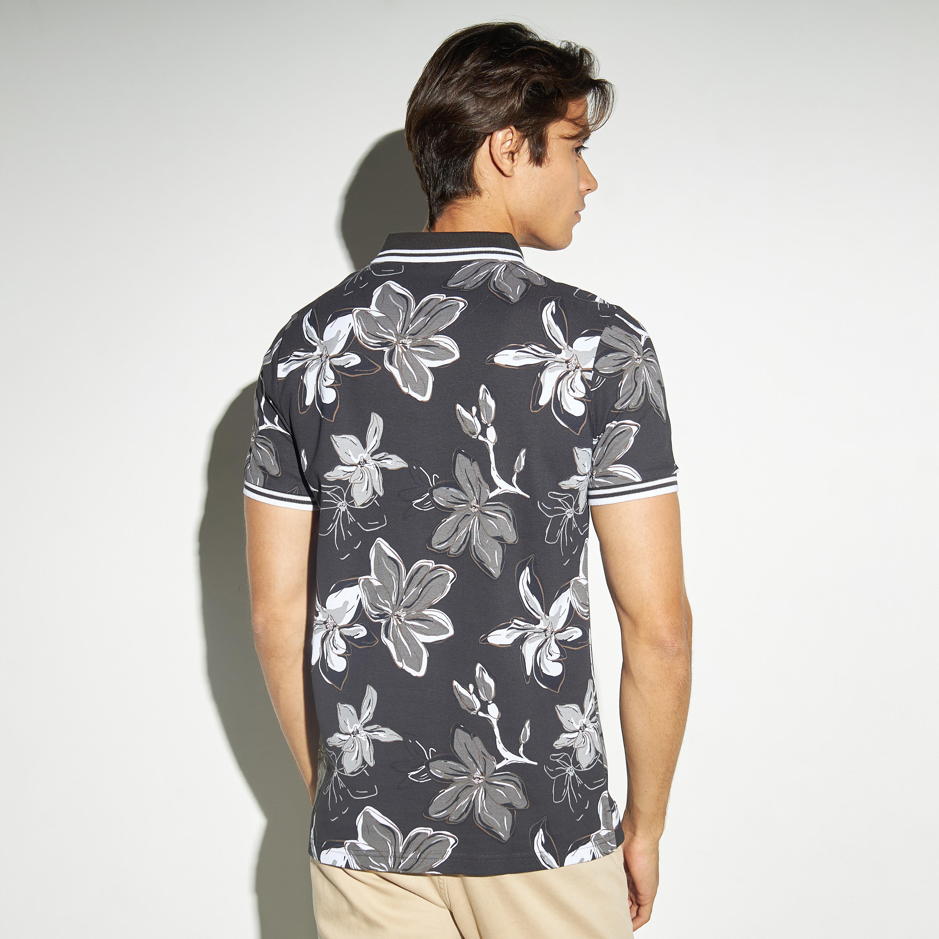 تيشيرت بياقة بولو وأكمام قصيرة وطبعات-men-clothing-tshirtsandpolos-polos-image-3