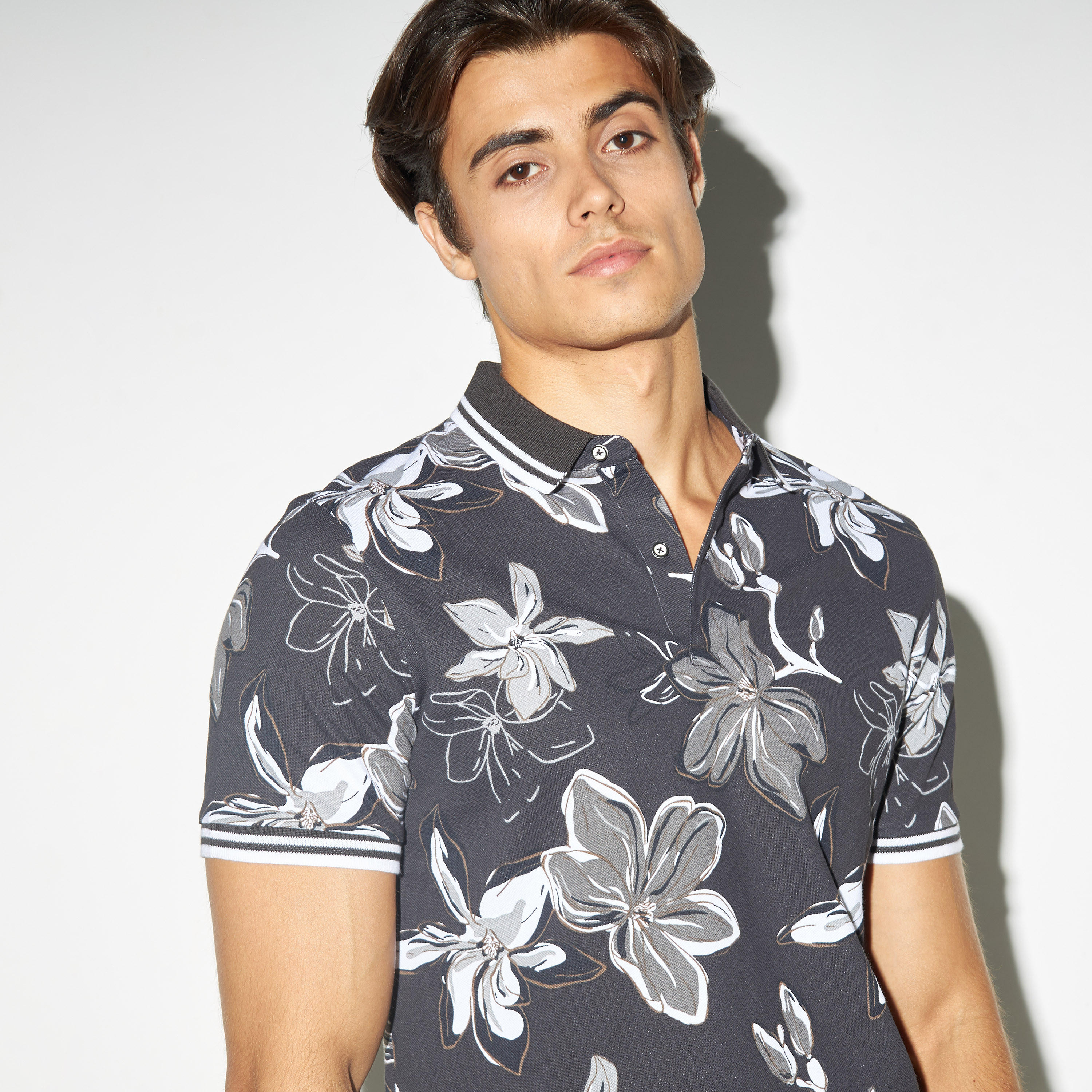 تيشيرت بياقة بولو وأكمام قصيرة وطبعات-men-clothing-tshirtsandpolos-polos-image-4