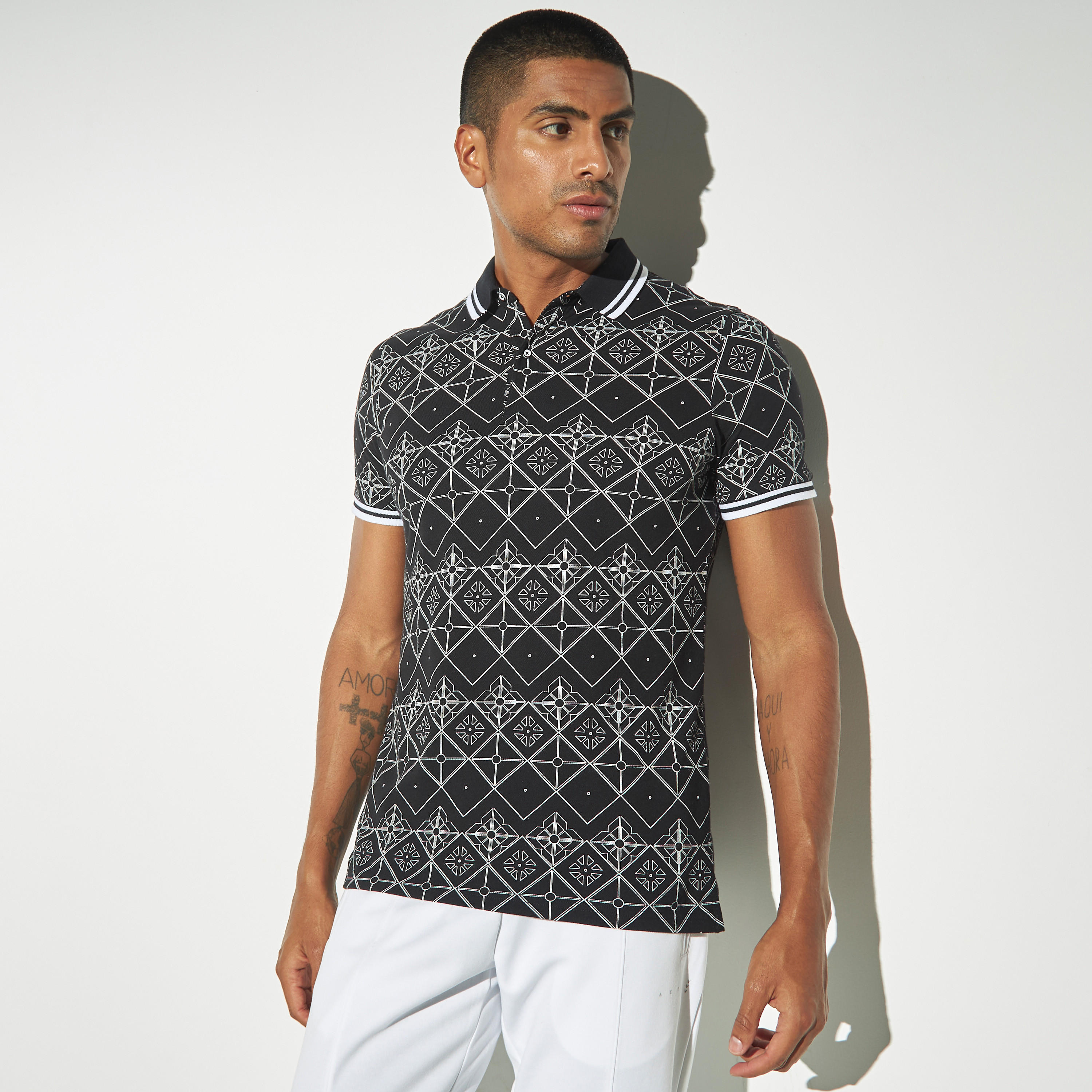 تيشيرت بولو بأكمام قصيرة وطبعات هندسيّة-men-clothing-tshirtsandpolos-polos-image-1