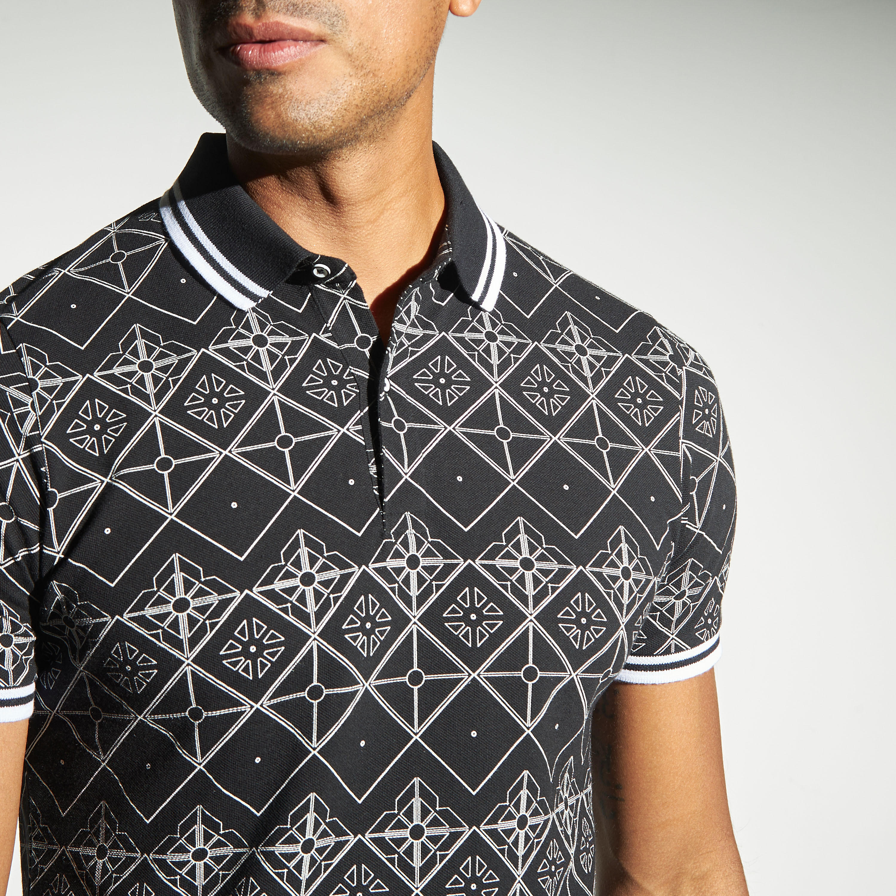تيشيرت بولو بأكمام قصيرة وطبعات هندسيّة-men-clothing-tshirtsandpolos-polos-image-4