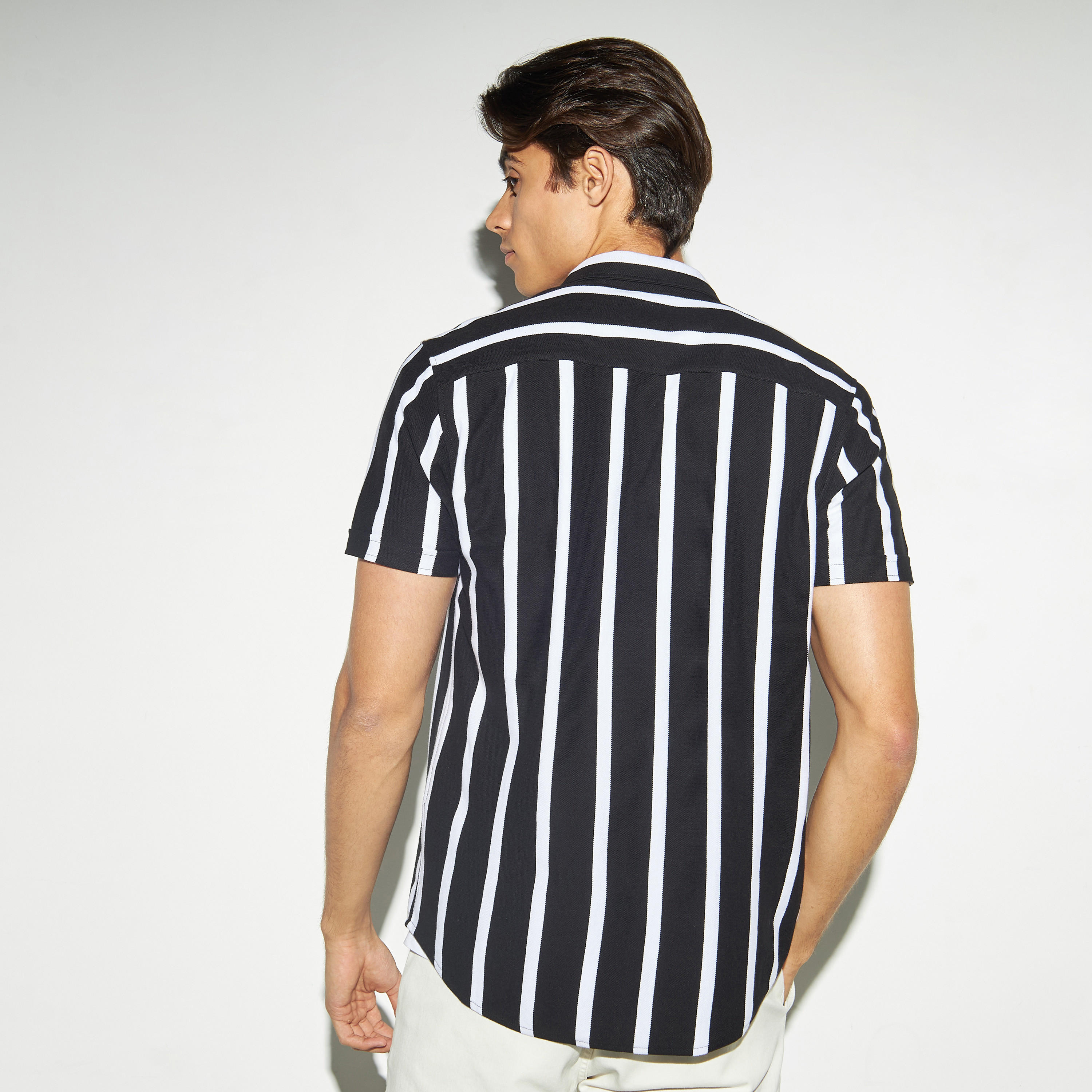 تيشيرت مقلّم بأكمام قصيرة-men-clothing-shirts-image-3