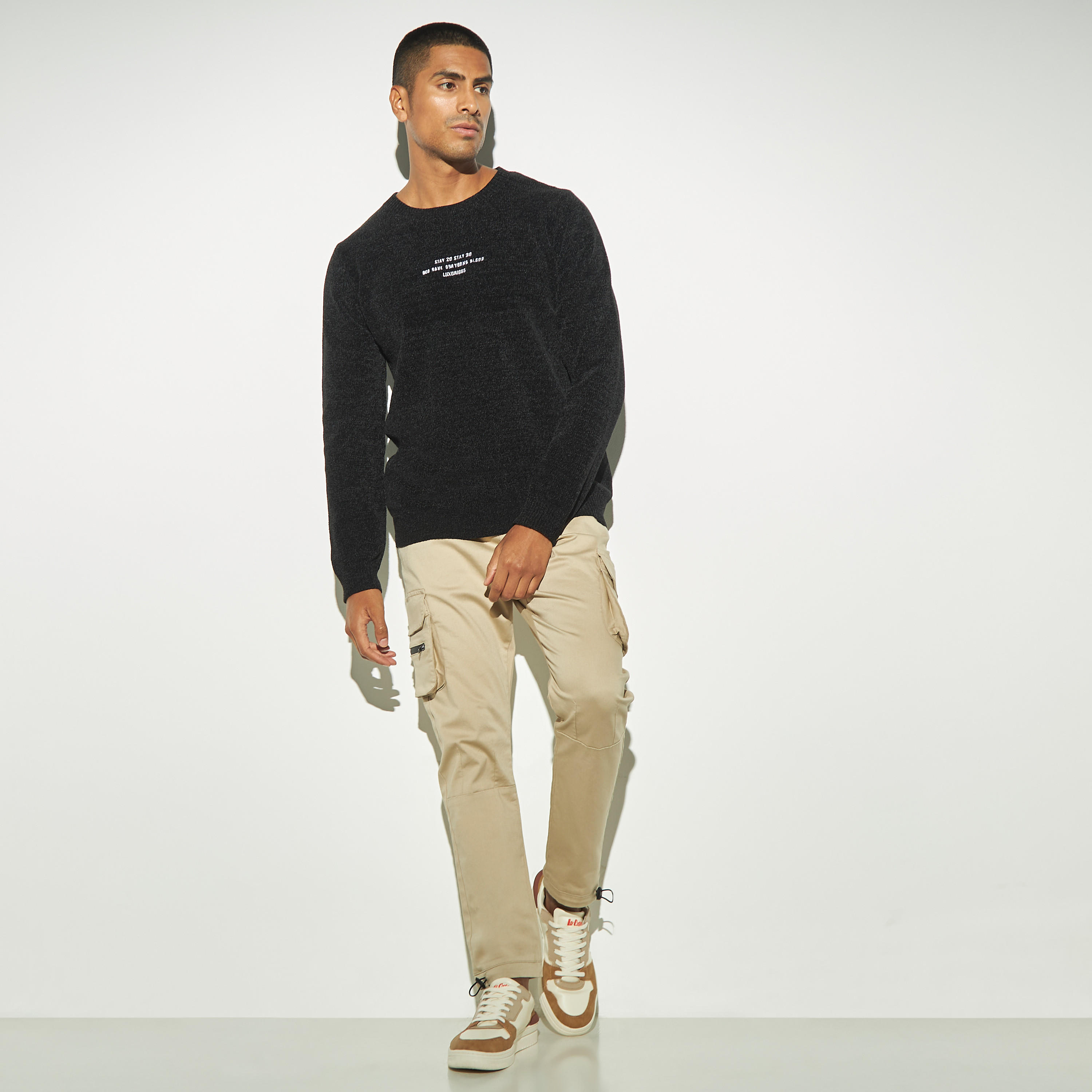 بنطلون كارجو سادة بجيوب ورباط إغلاق-men-clothing-bottoms-trousersandchinos-trousers-image-3
