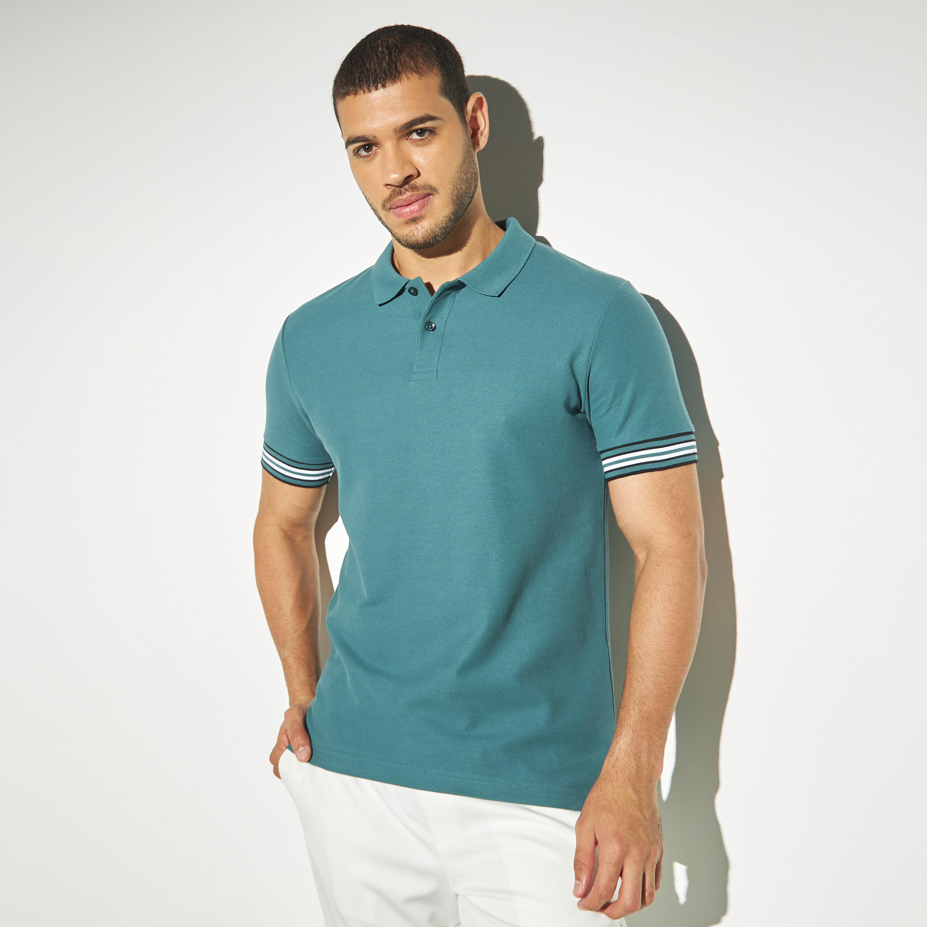 تيشيرت بولو سادة بأكمام قصيرة وتفاصيل خيوط بارزة-men-clothing-tshirtsandpolos-polos-image-1