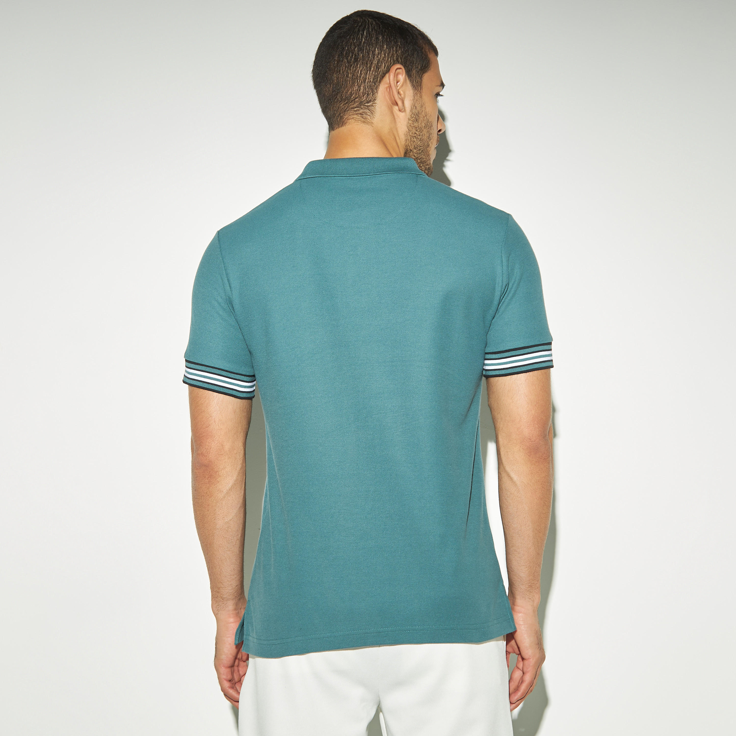 تيشيرت بولو سادة بأكمام قصيرة وتفاصيل خيوط بارزة-men-clothing-tshirtsandpolos-polos-image-3