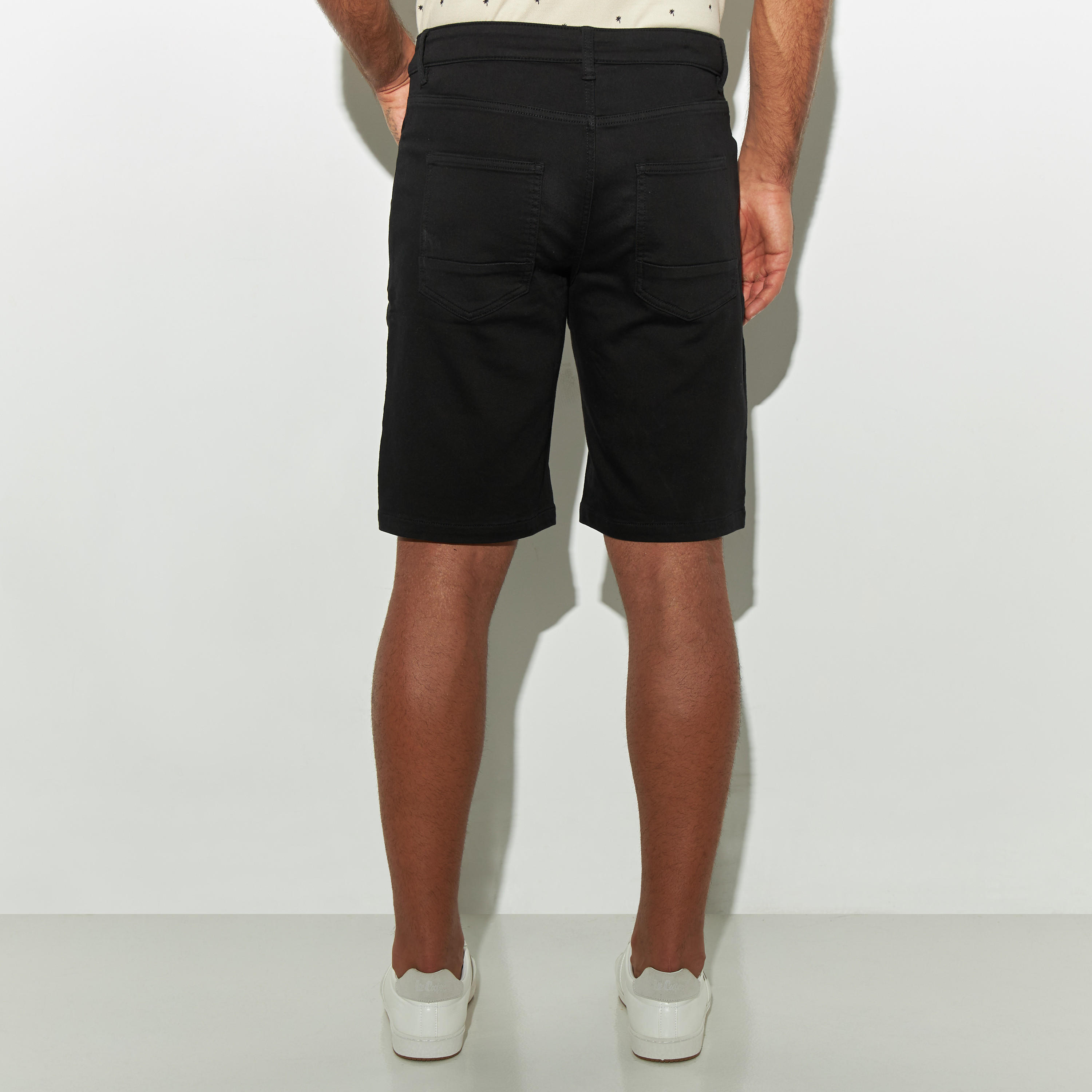 شورت سادة بزر إغلاق وجيوب-men-clothing-bottoms-shorts-image-2