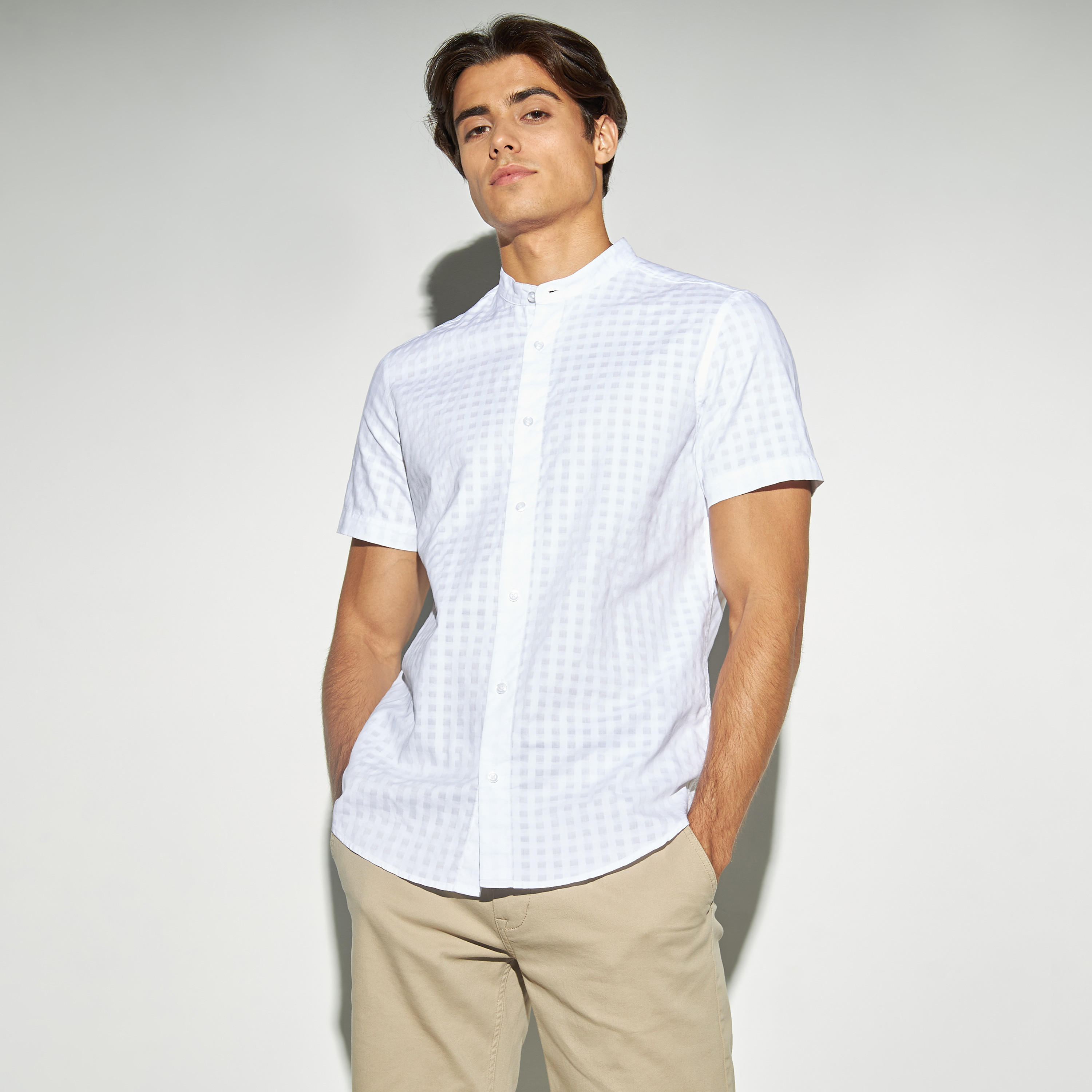 قميص بياقة ماندارين وأكمام قصيرة من دوبي-men-clothing-shirts-image-1