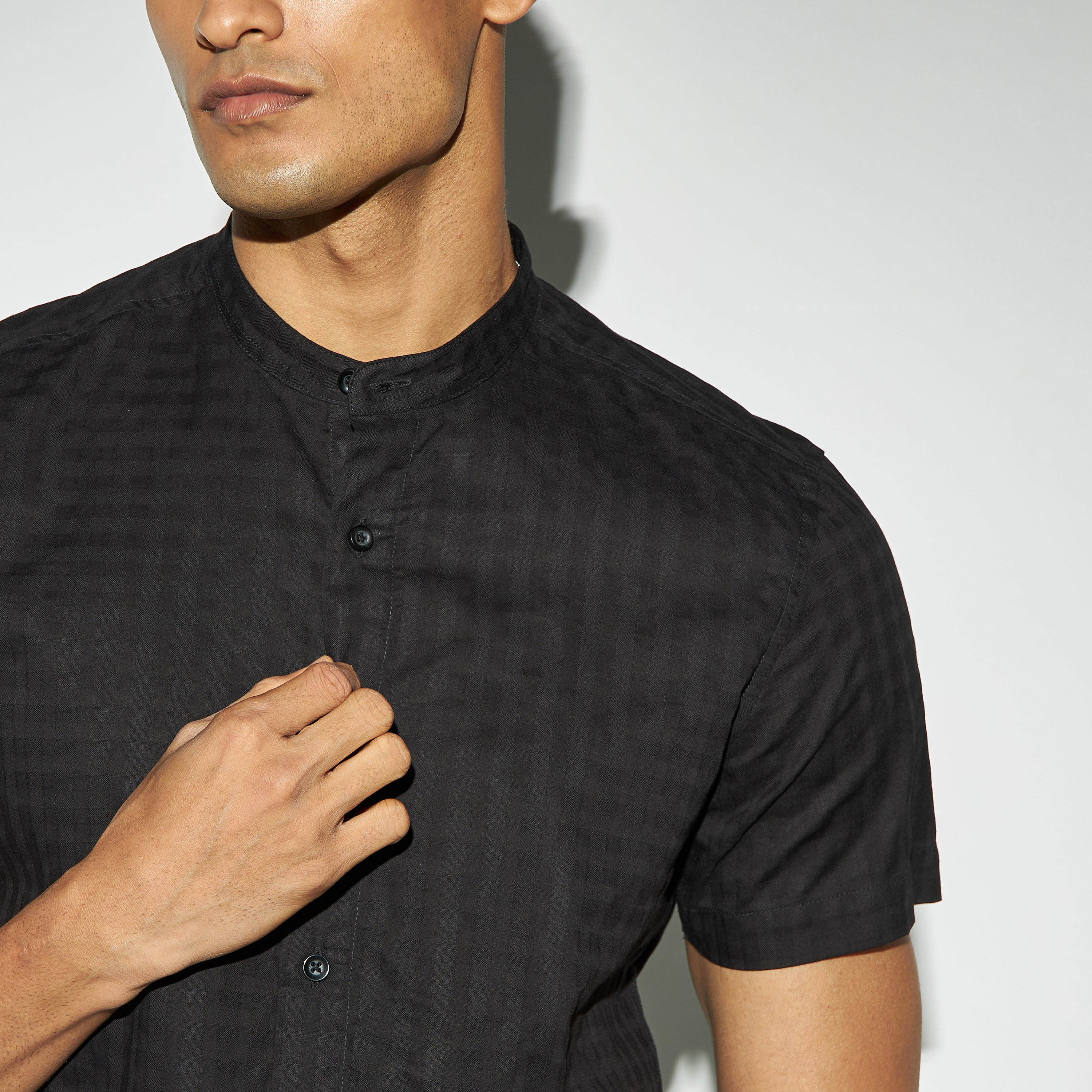 قميص دوبي كاروهات بياقة ماندارين وأكمام طويلة-men-clothing-shirts-image-4