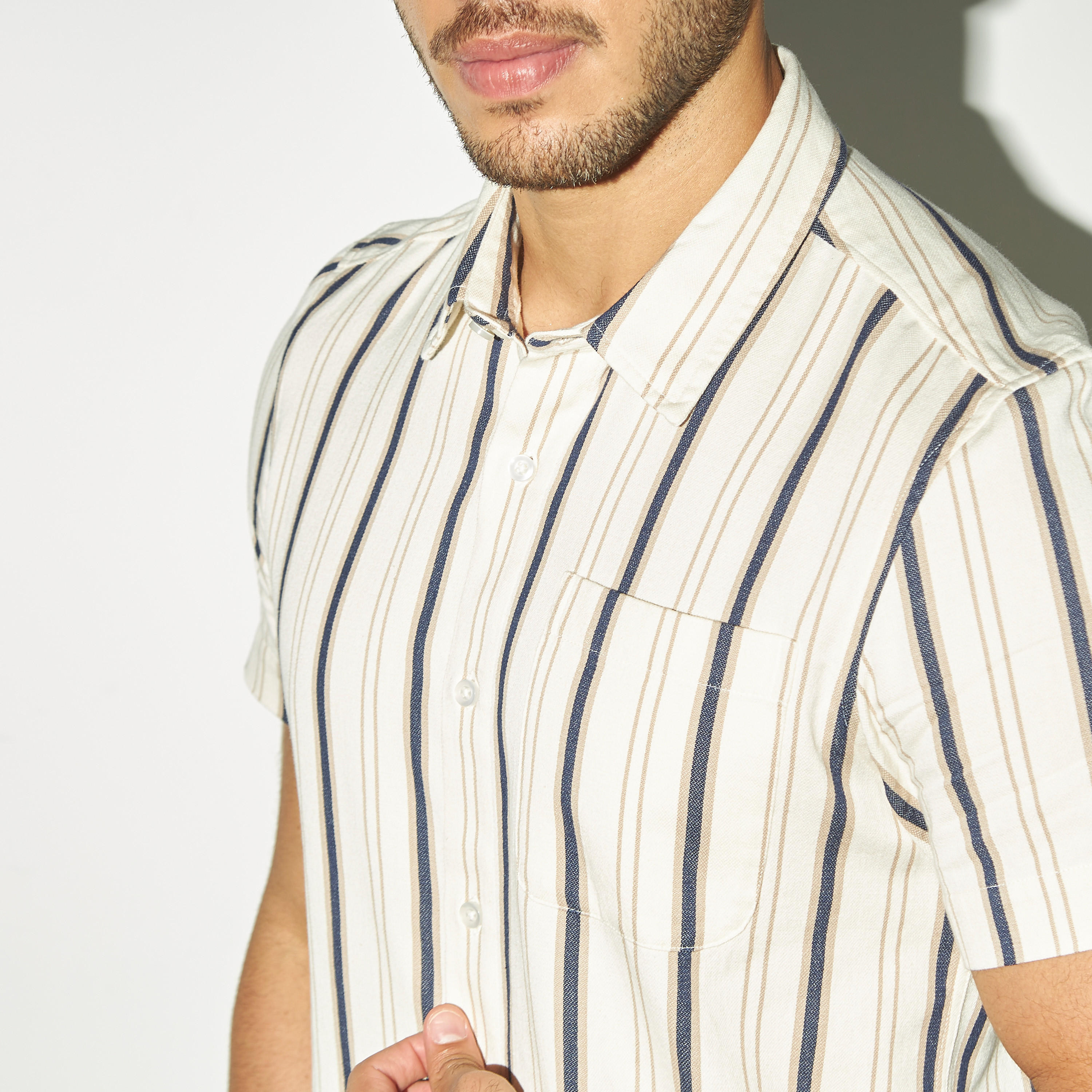 قميص دوبي مخطط بأكمام قصيرة وجيب-men-clothing-shirts-image-4
