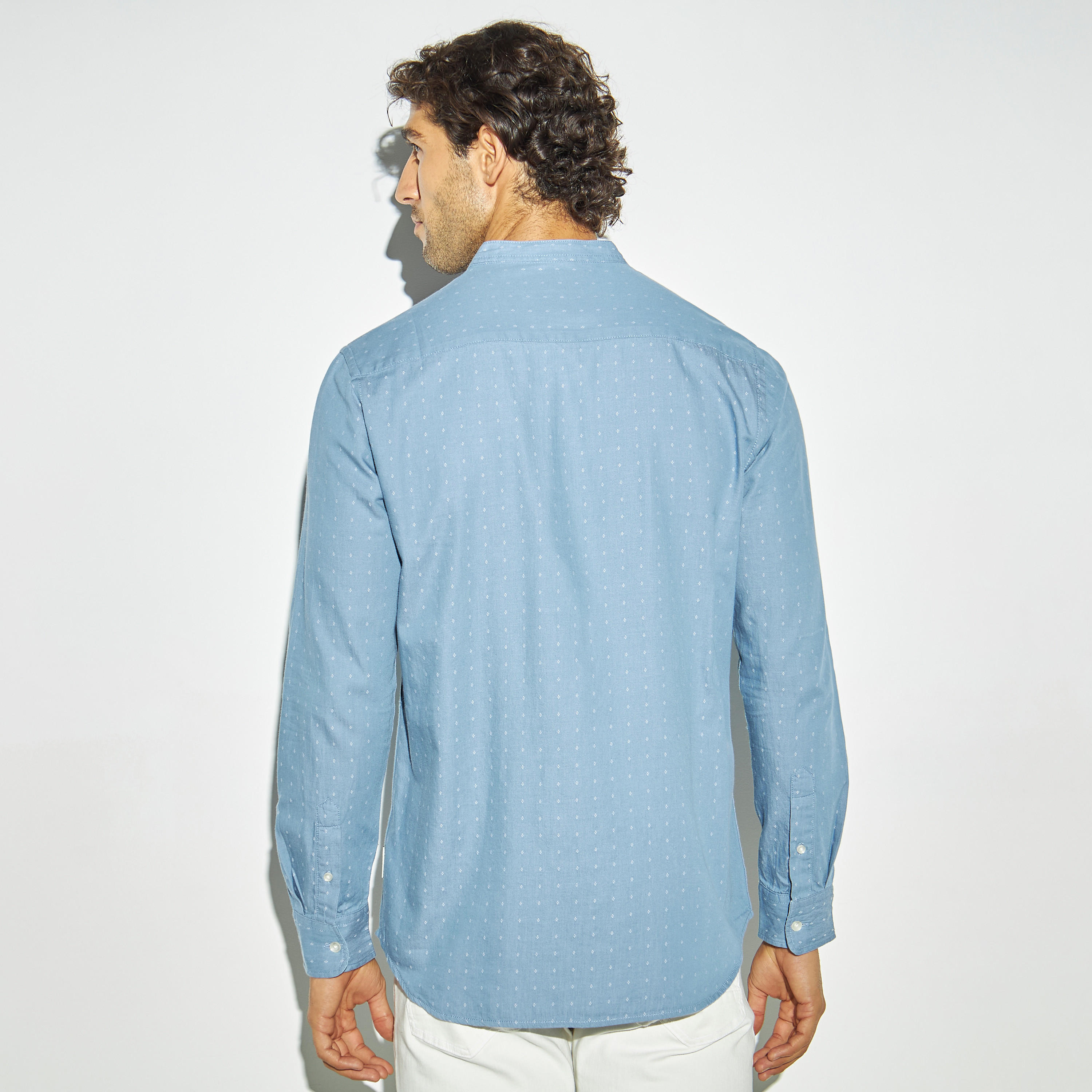 قميص دوبي بياقة ماندارين وأكمام طويلة وطبعات-men-clothing-shirts-image-3