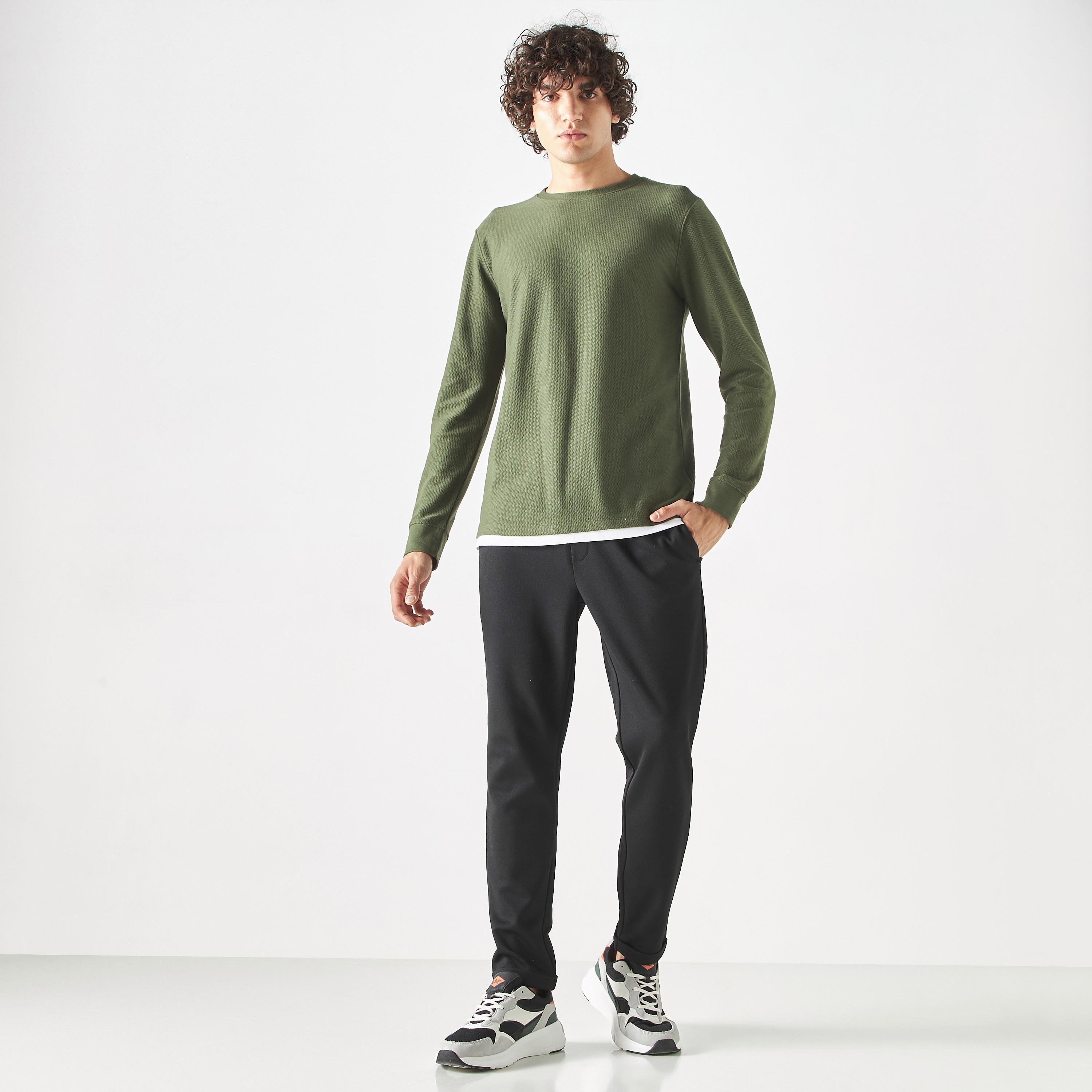 سويت شيرت بارز الملمس بأكمام طويلة وياقة ضيقة-men-winterwear-hoodiesandsweatshirts-image-2