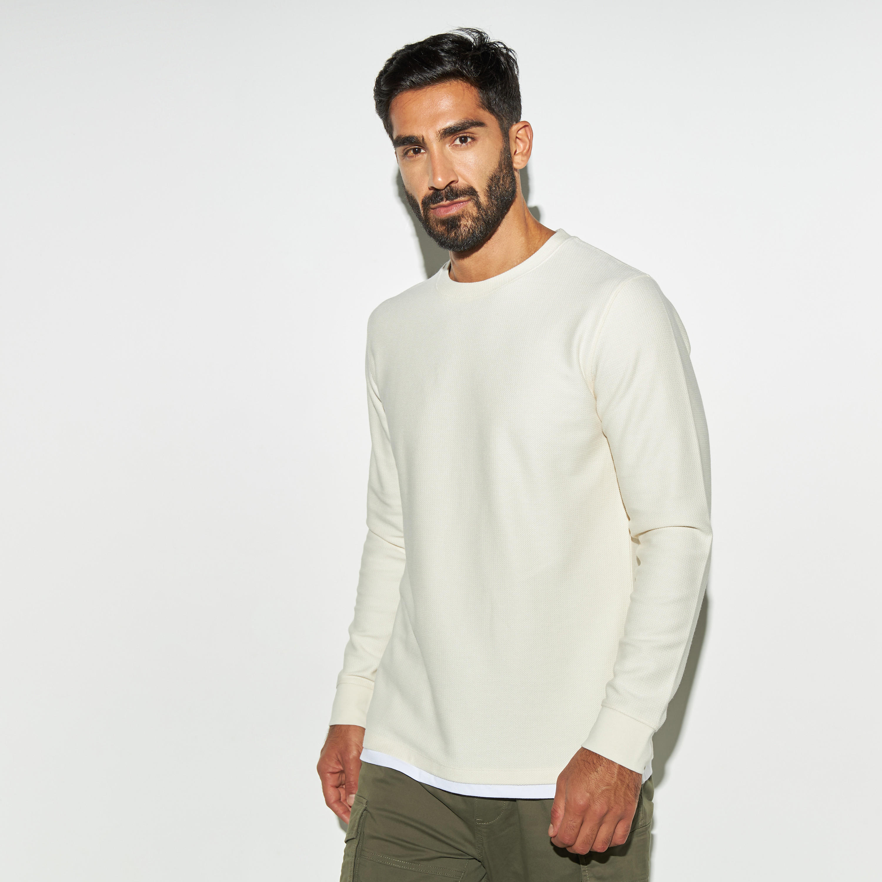 سويت شيرت بارز الملمس بأكمام طويلة وياقة ضيقة-men-winterwear-hoodiesandsweatshirts-image-1