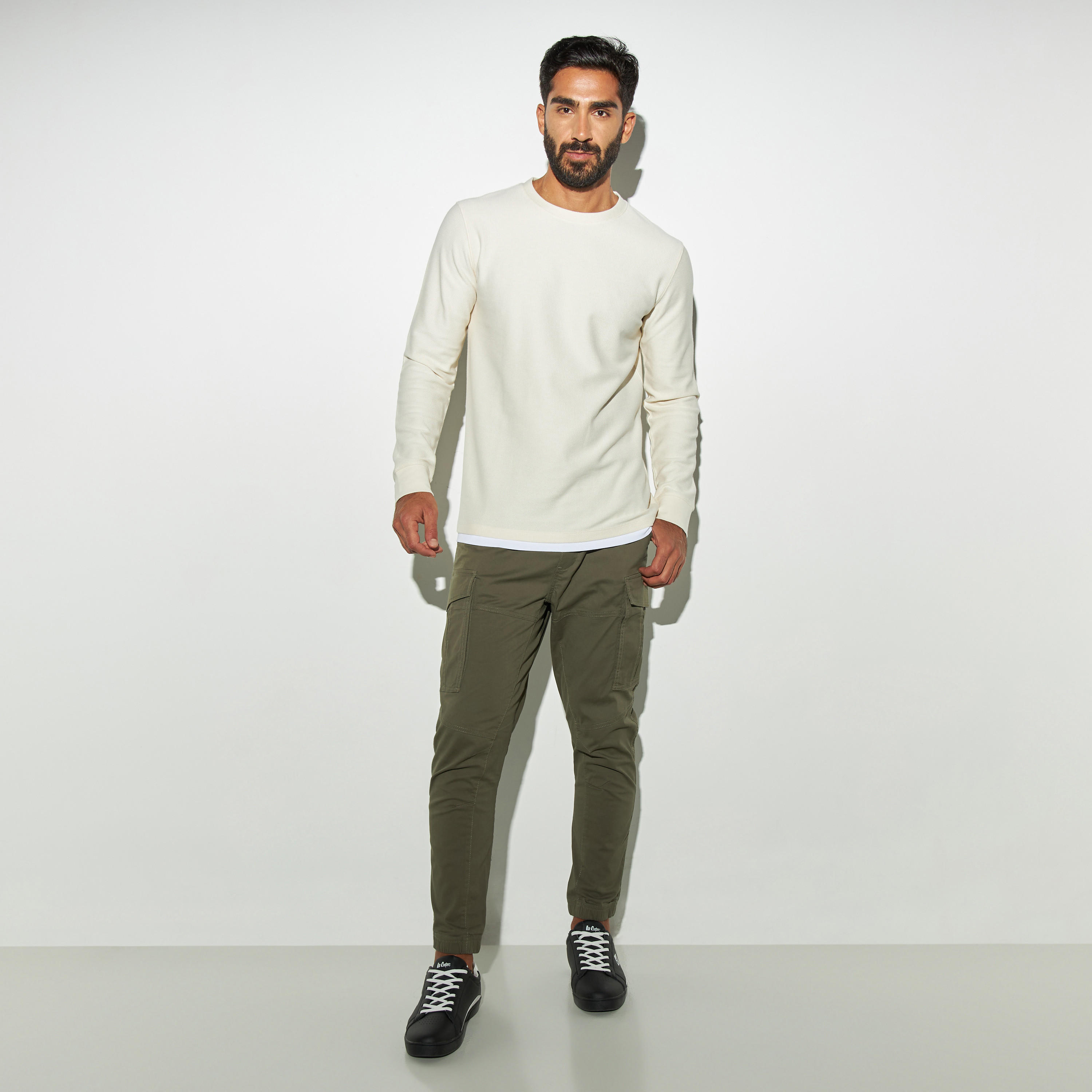 سويت شيرت بارز الملمس بأكمام طويلة وياقة ضيقة-men-winterwear-hoodiesandsweatshirts-image-2
