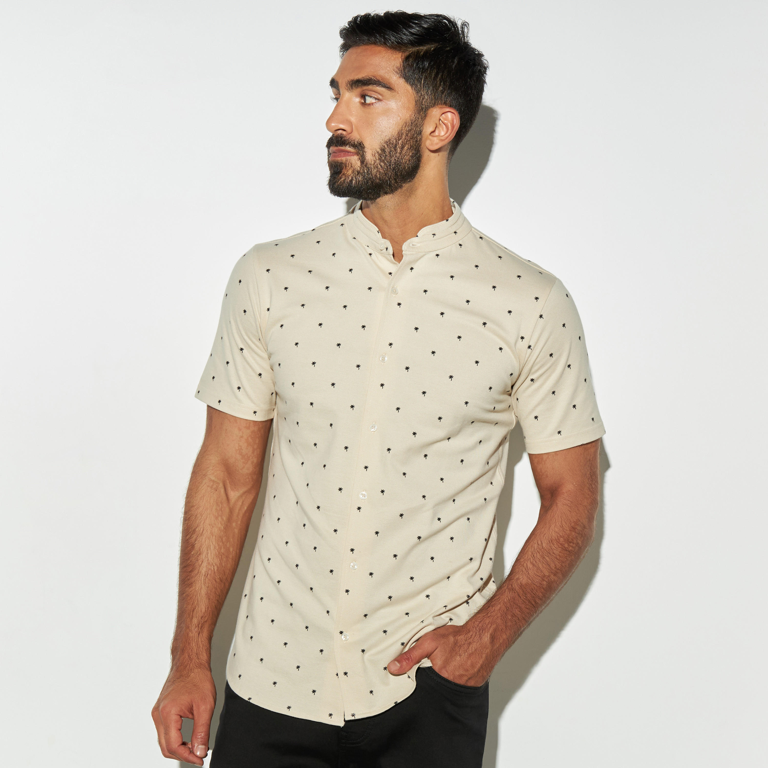قميص بياقة ماندارين وأكمام قصيرة وطبعات-men-clothing-shirts-image-1