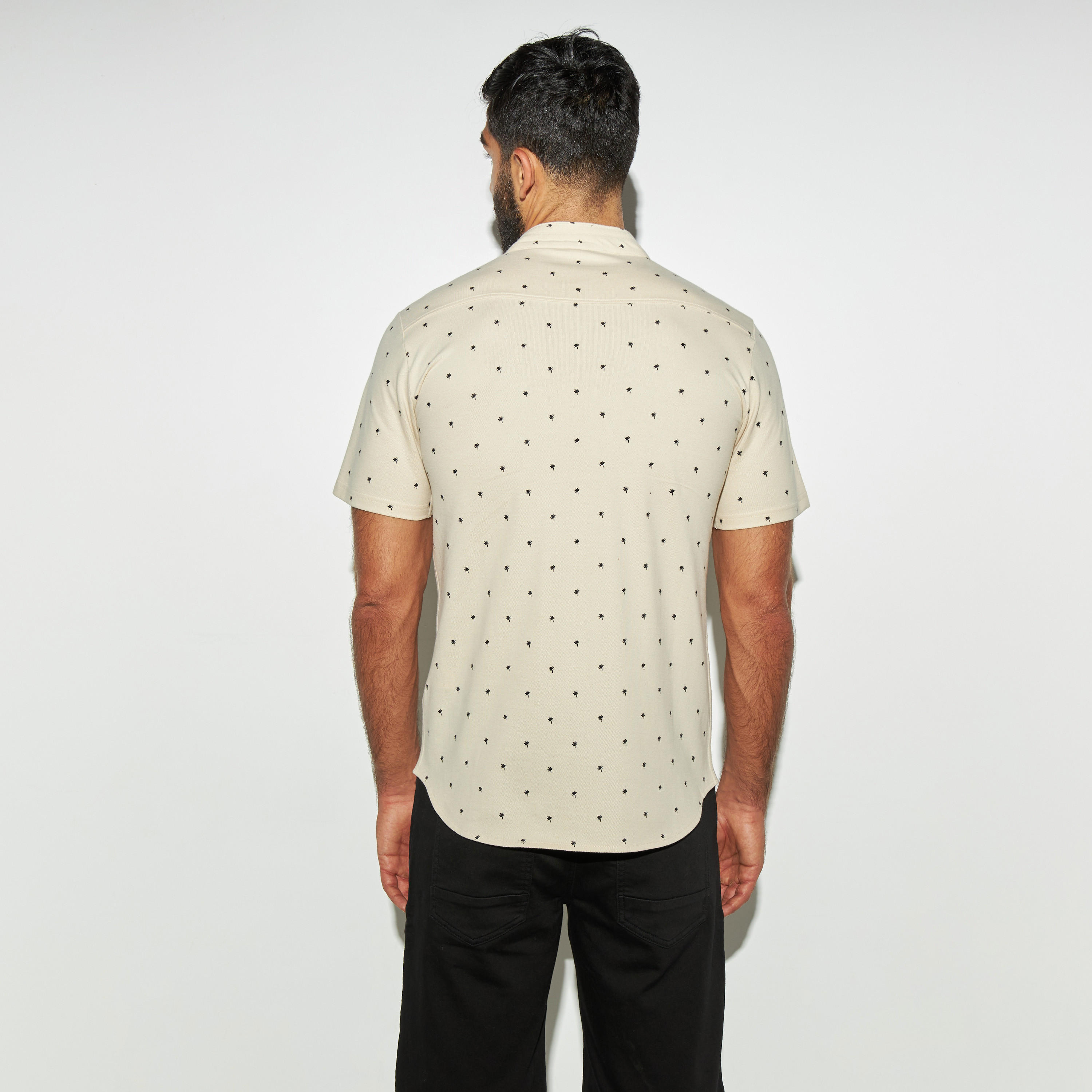 قميص بياقة ماندارين وأكمام قصيرة وطبعات-men-clothing-shirts-image-3