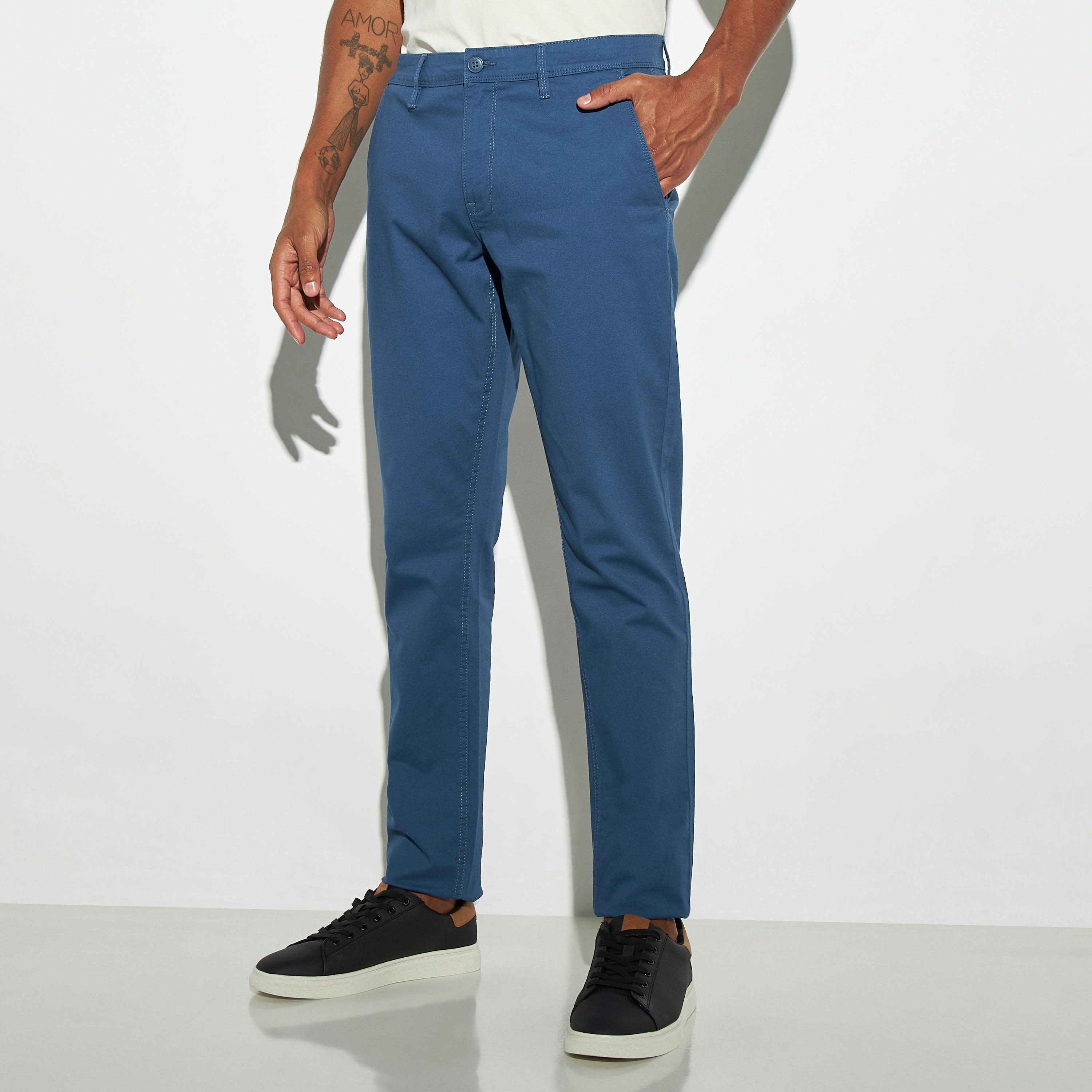 بنطلون شينو بقصّة عادية وجيوب-men-clothing-bottoms-trousersandchinos-chinos-image-1