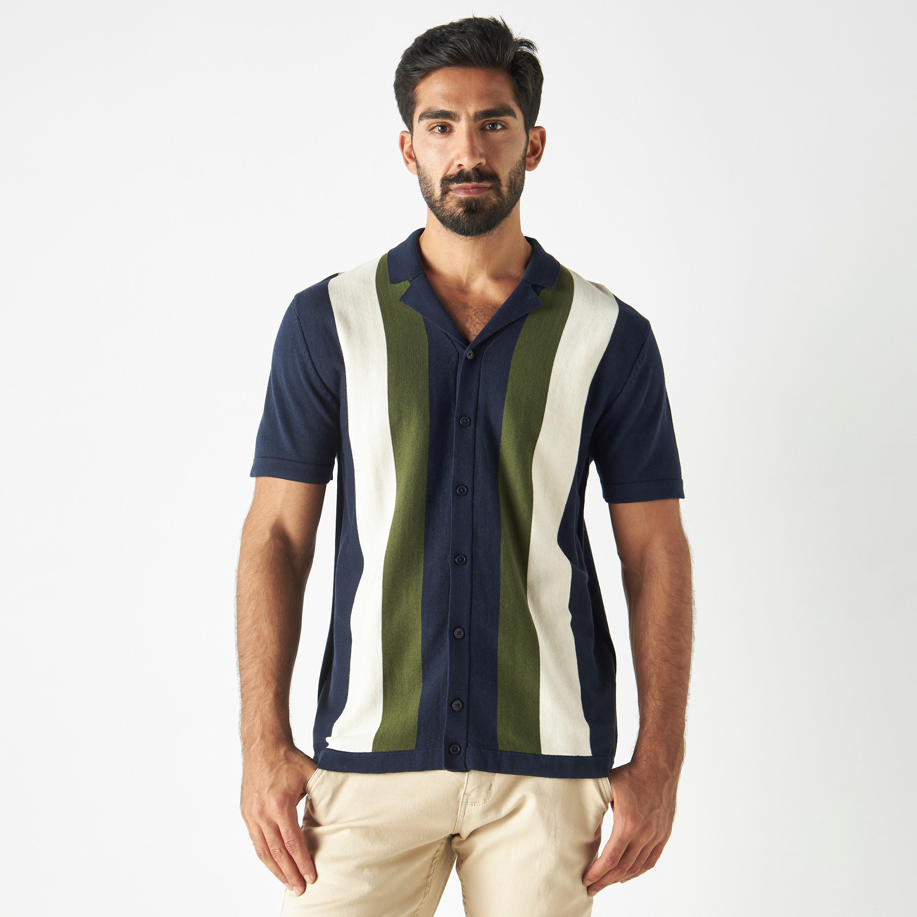 قميص سادة بياقة كامب وأكمام قصيرة-men-clothing-shirts-image-1