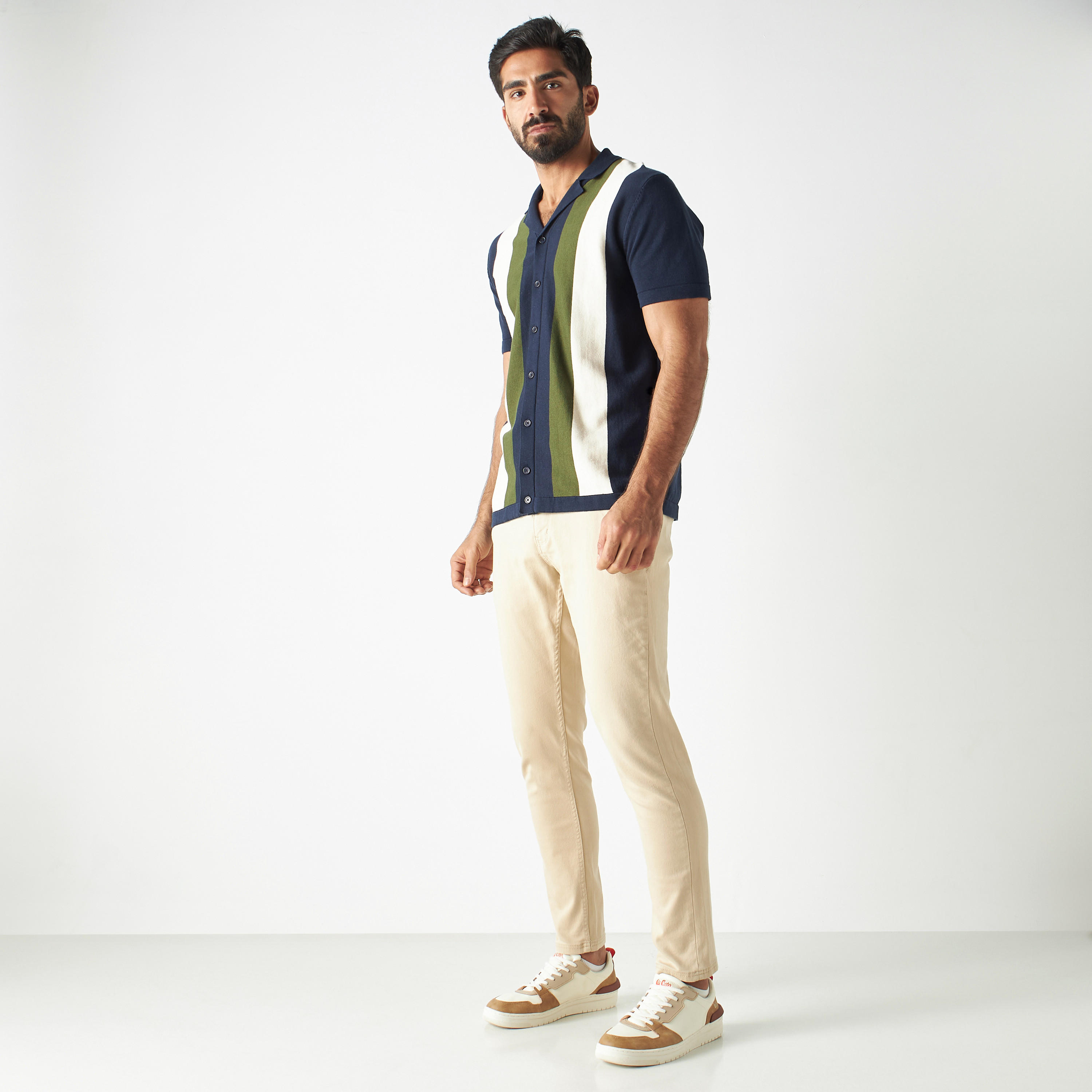 قميص سادة بياقة كامب وأكمام قصيرة-men-clothing-shirts-image-2