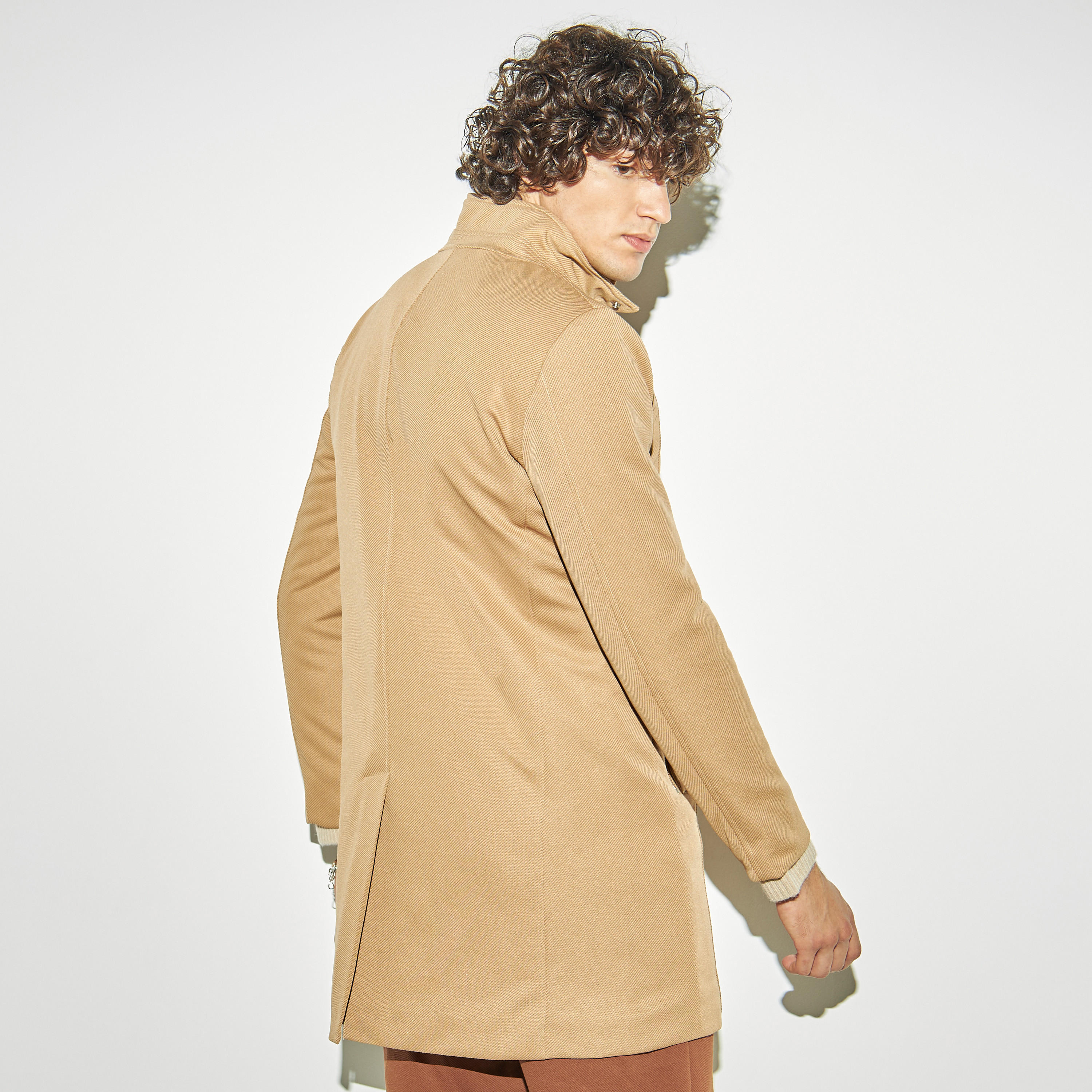 معطف بارز الملمس بجيوب-men-clothing-jacketsandblazers-coats-image-2