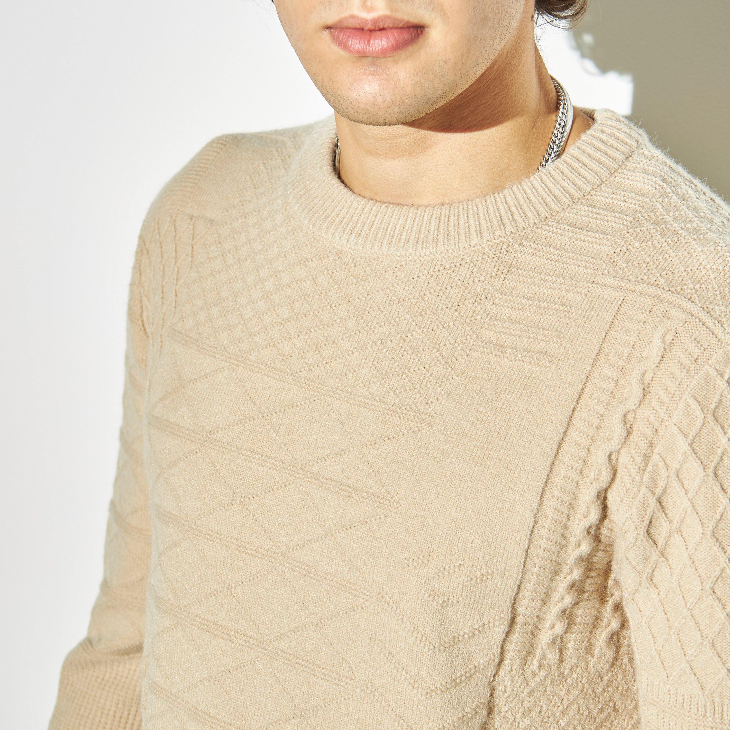 كنزة بارزة الملمس بياقة ضيقة-men-clothing-sweatersandpullovers-image-1