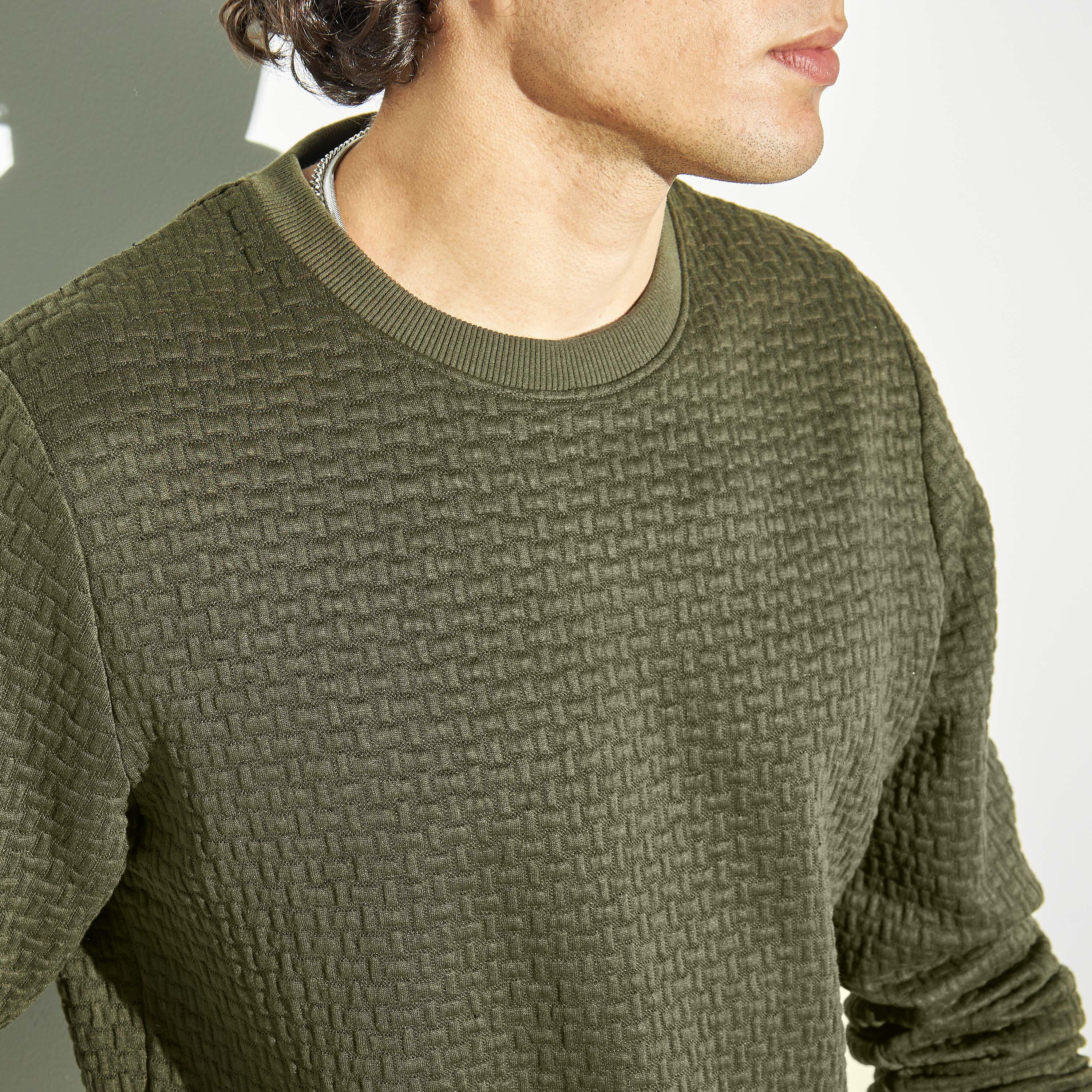 سويت شيرت بارز الملمس بياقة ضيّقة وأكمام طويلة-men-winterwear-hoodiesandsweatshirts-image-4