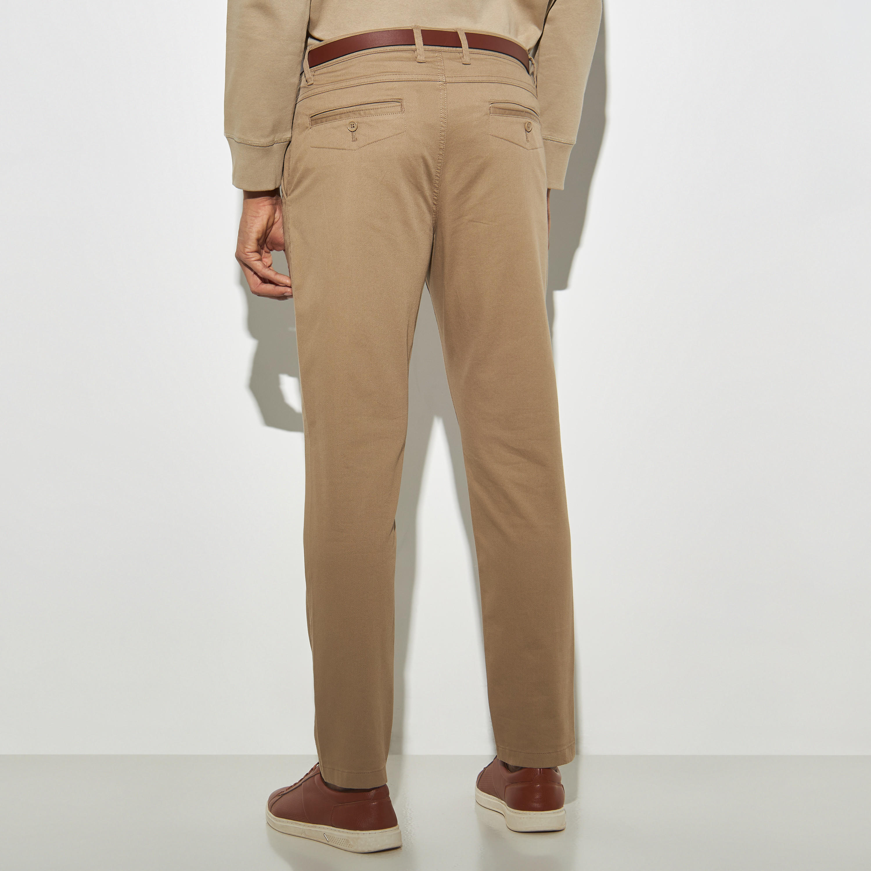 بنطلون شينو سادة بقصة عادية-men-clothing-bottoms-trousersandchinos-trousers-image-2