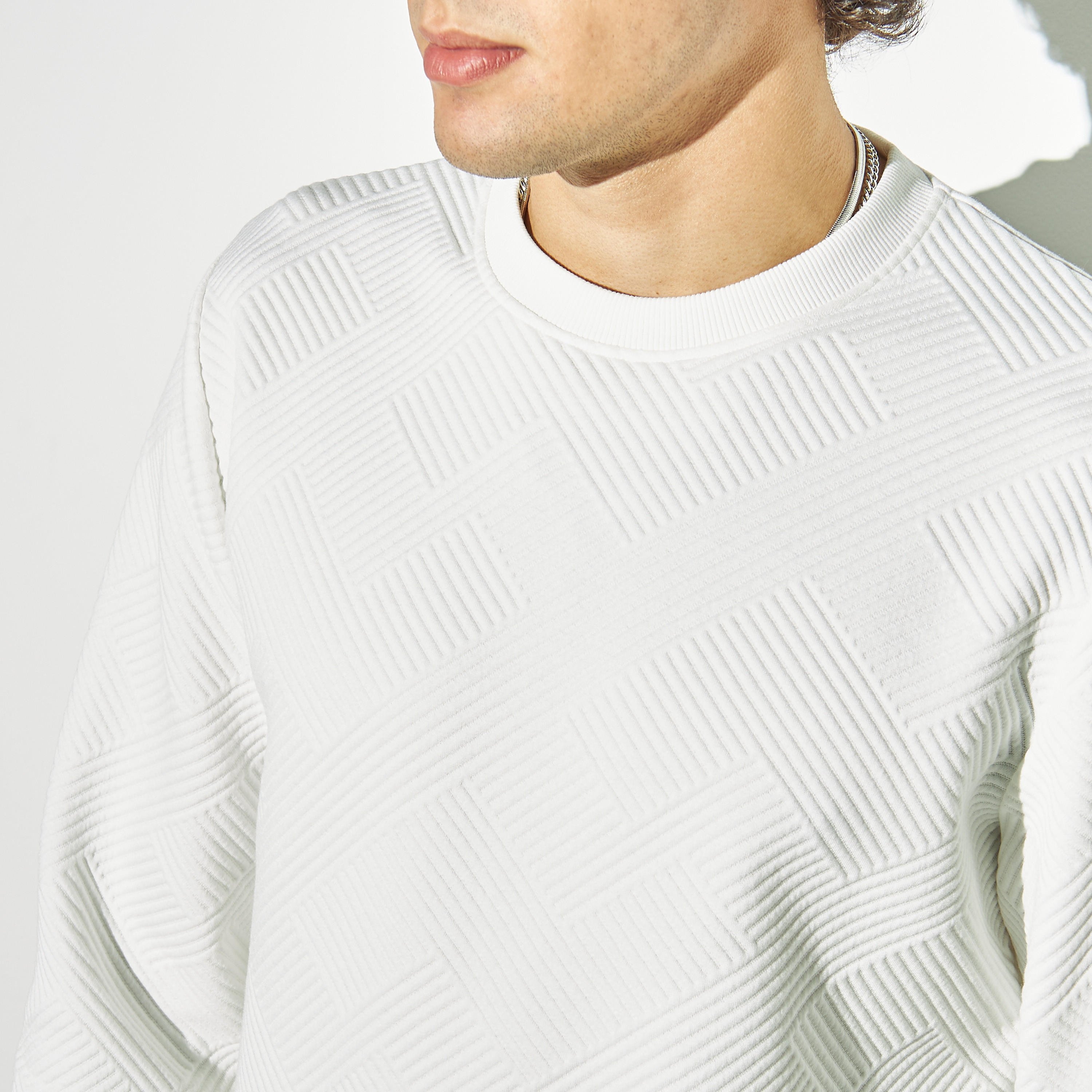 سويت شيرت بارز الملمس بياقة ضيّقة وأكمام طويلة-men-winterwear-hoodiesandsweatshirts-image-4